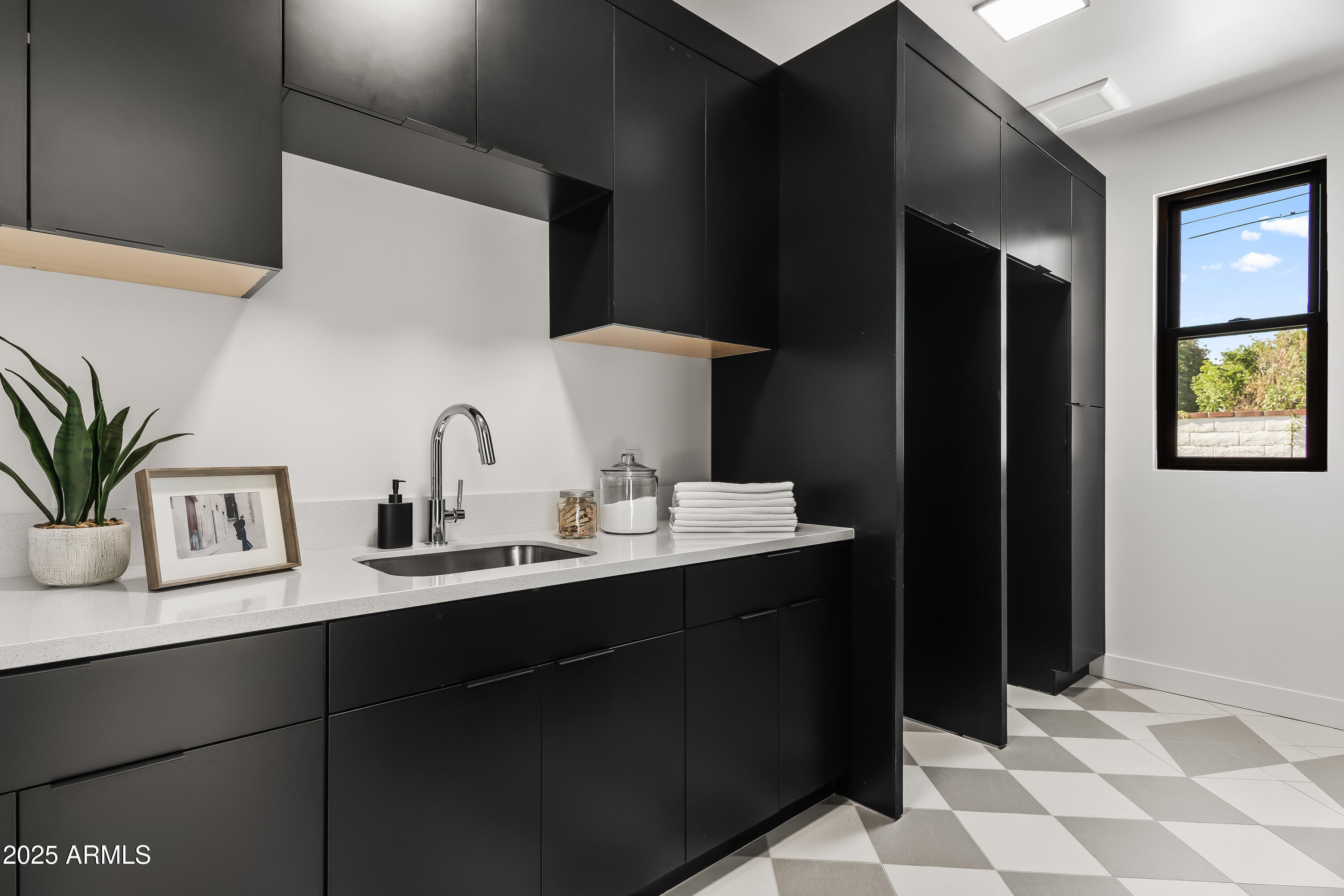 ROYAL PALMS 2 - Residential