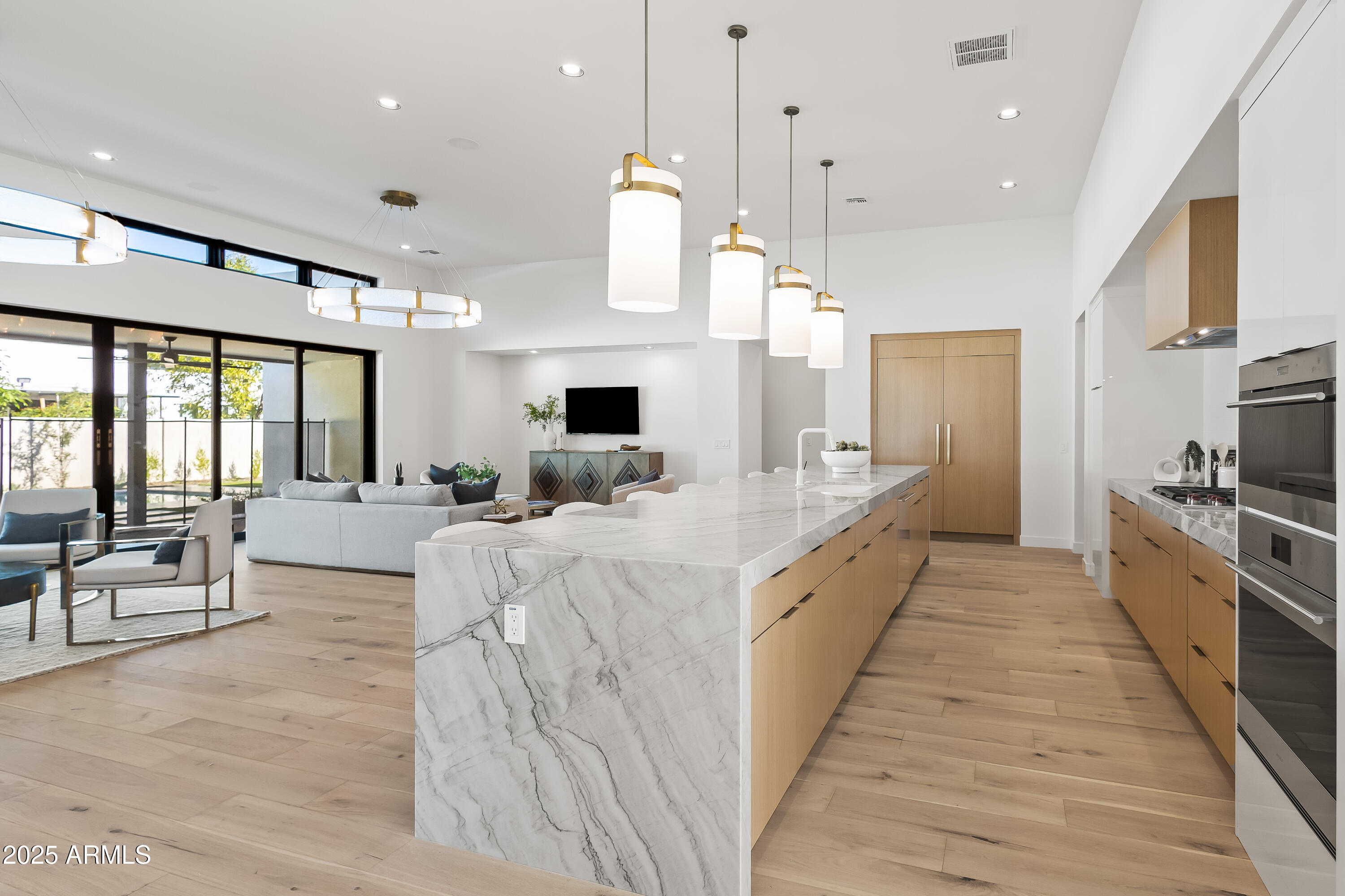 ROYAL PALMS 2 - Residential