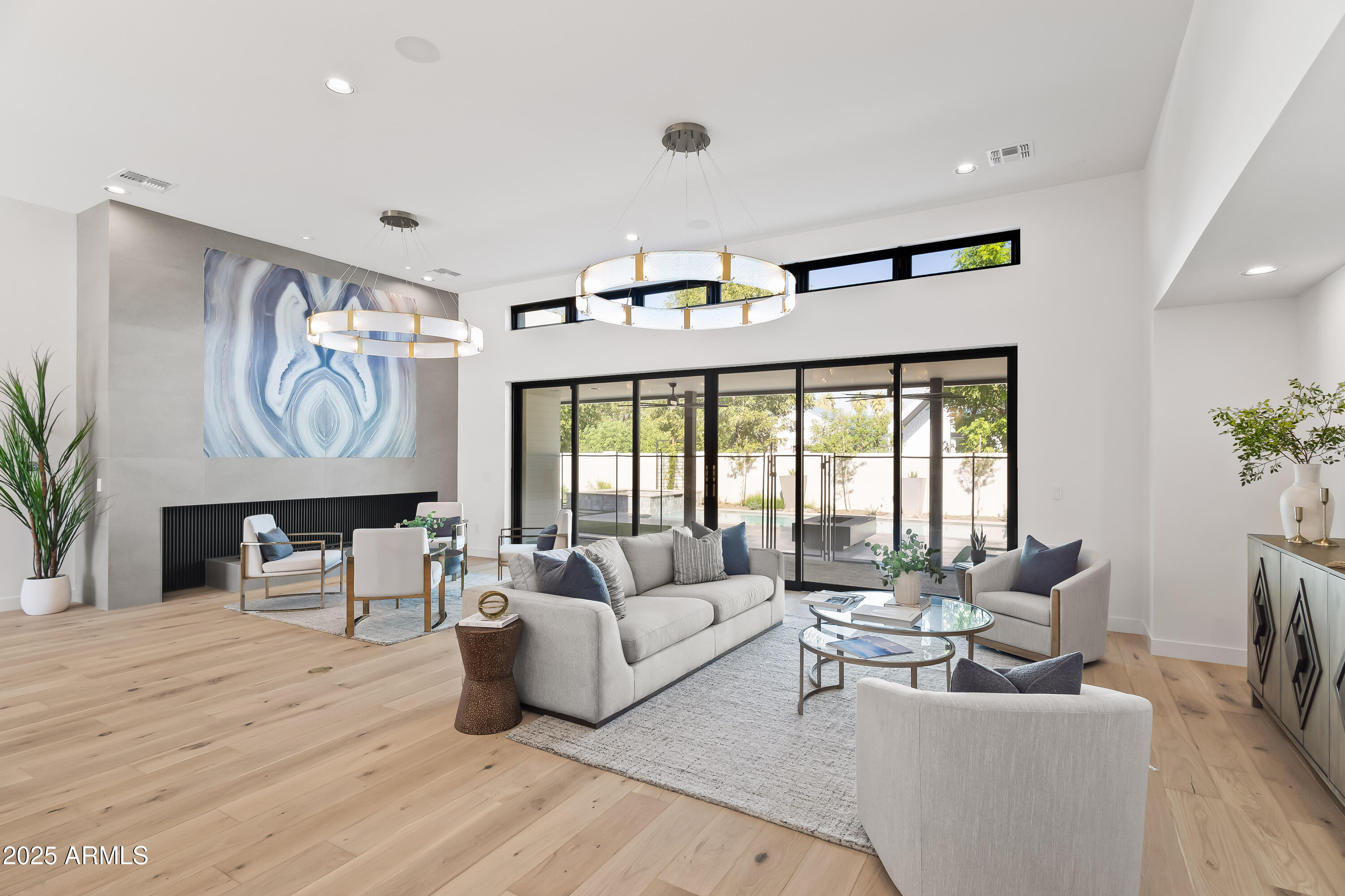 ROYAL PALMS 2 - Residential