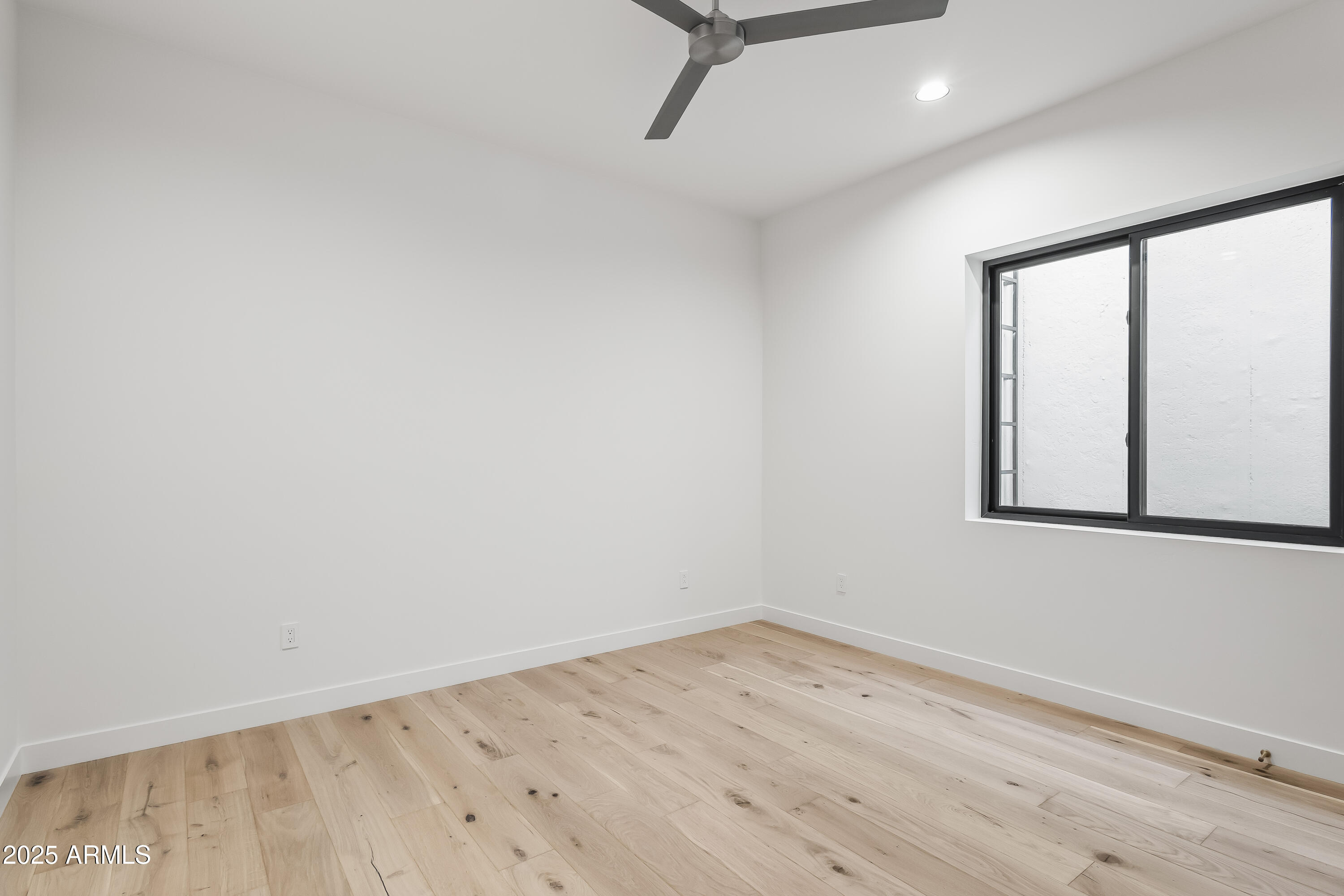 ROYAL PALMS 2 - Residential
