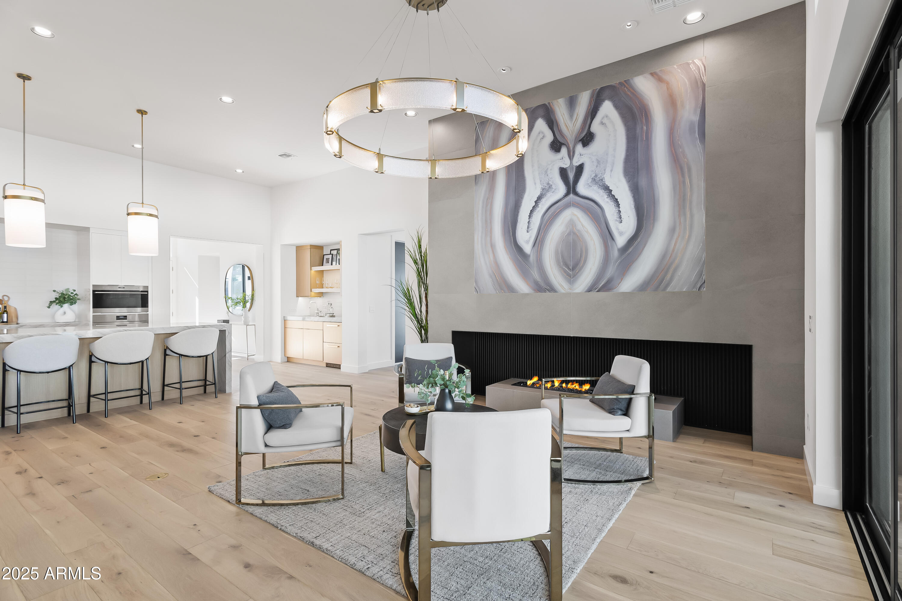 ROYAL PALMS 2 - Residential