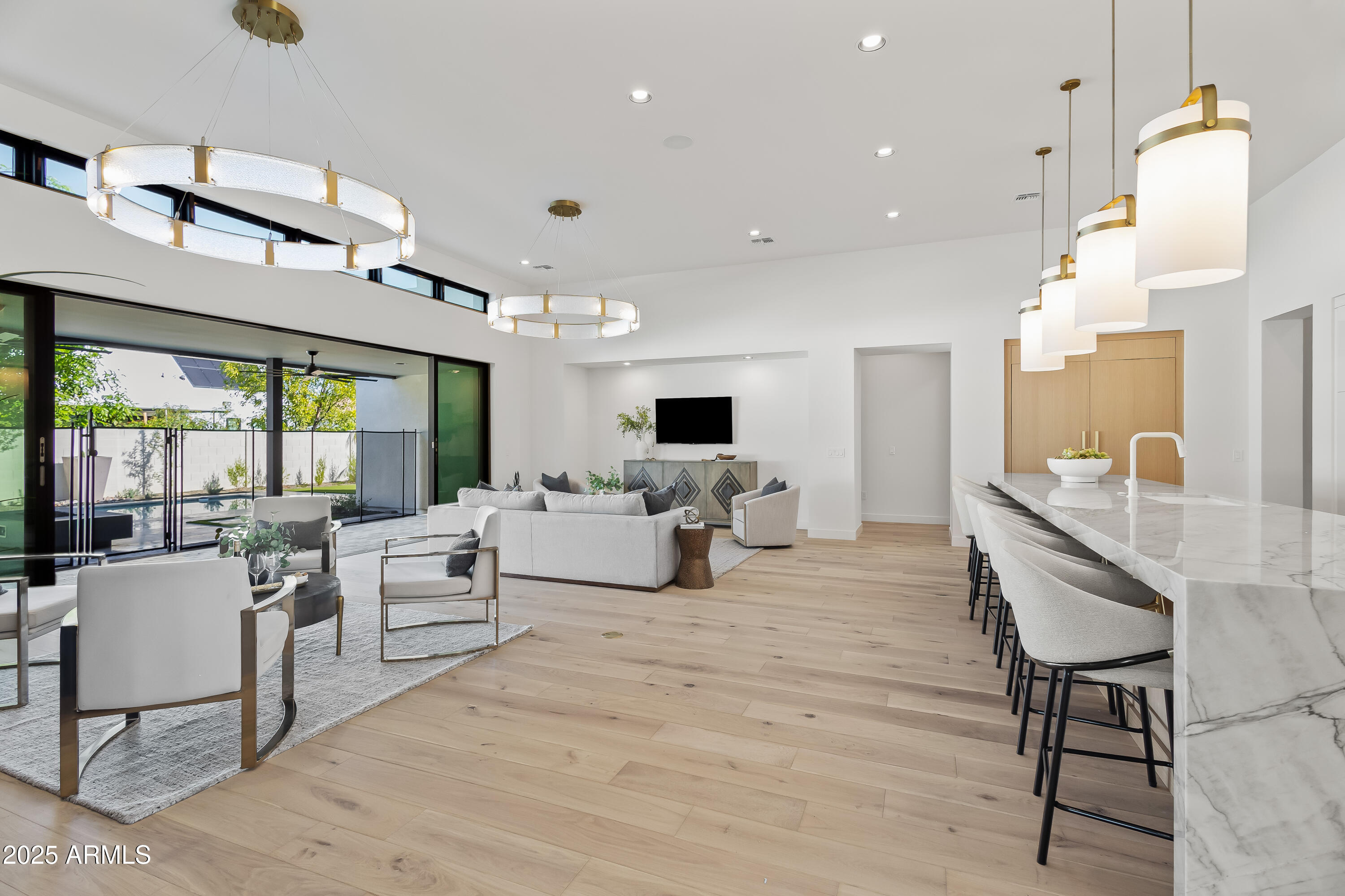 ROYAL PALMS 2 - Residential