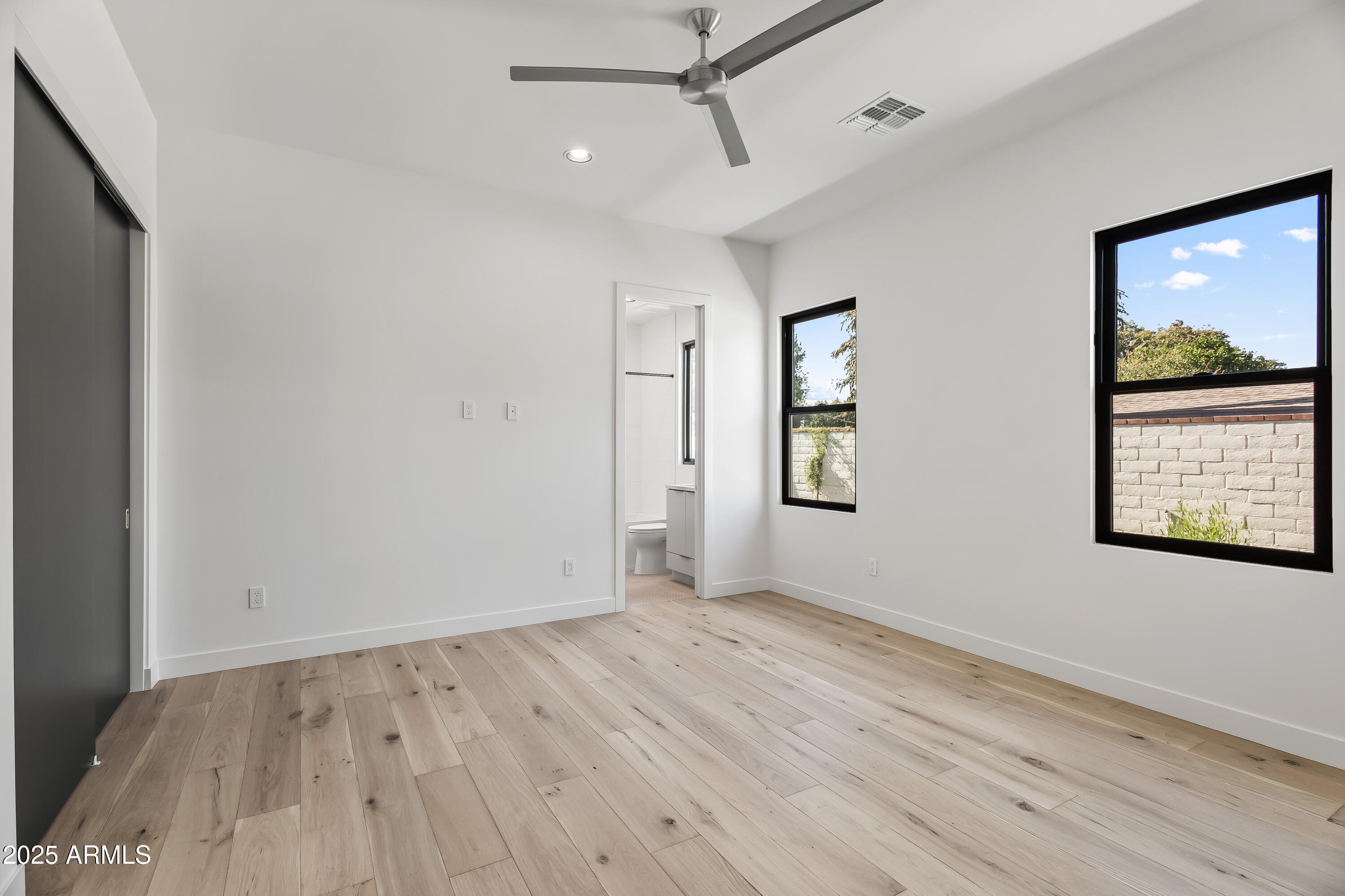 ROYAL PALMS 2 - Residential