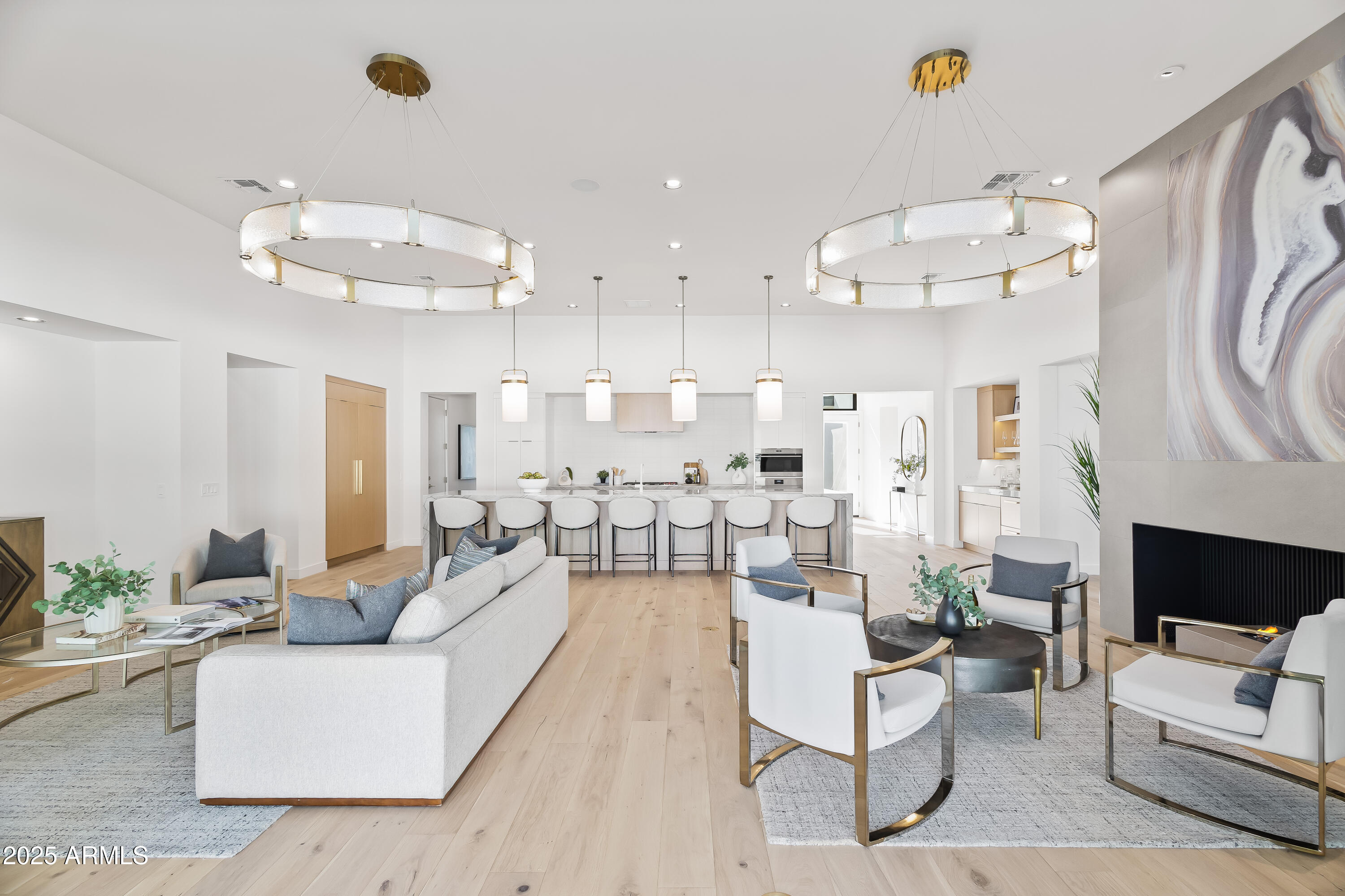 ROYAL PALMS 2 - Residential