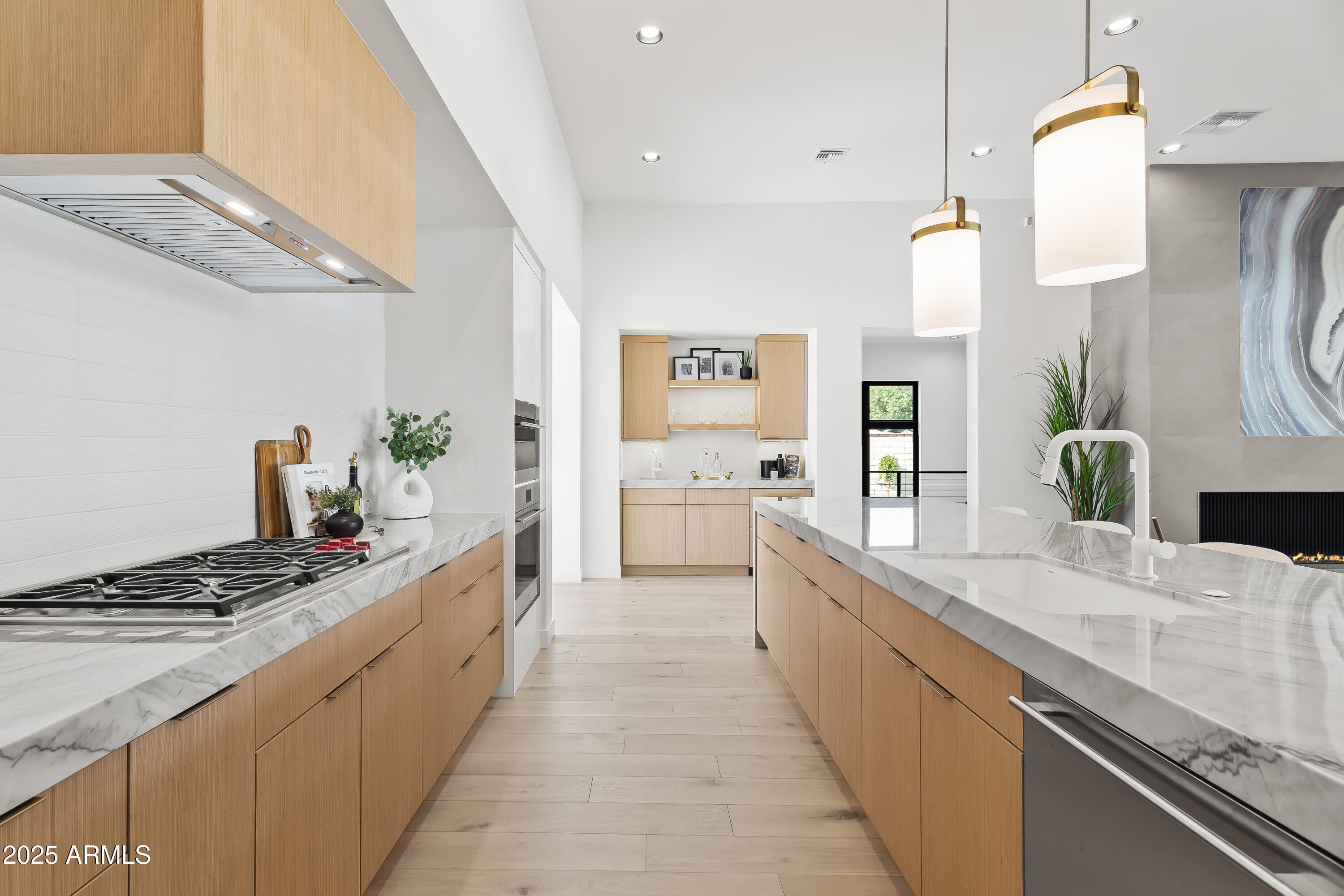 ROYAL PALMS 2 - Residential