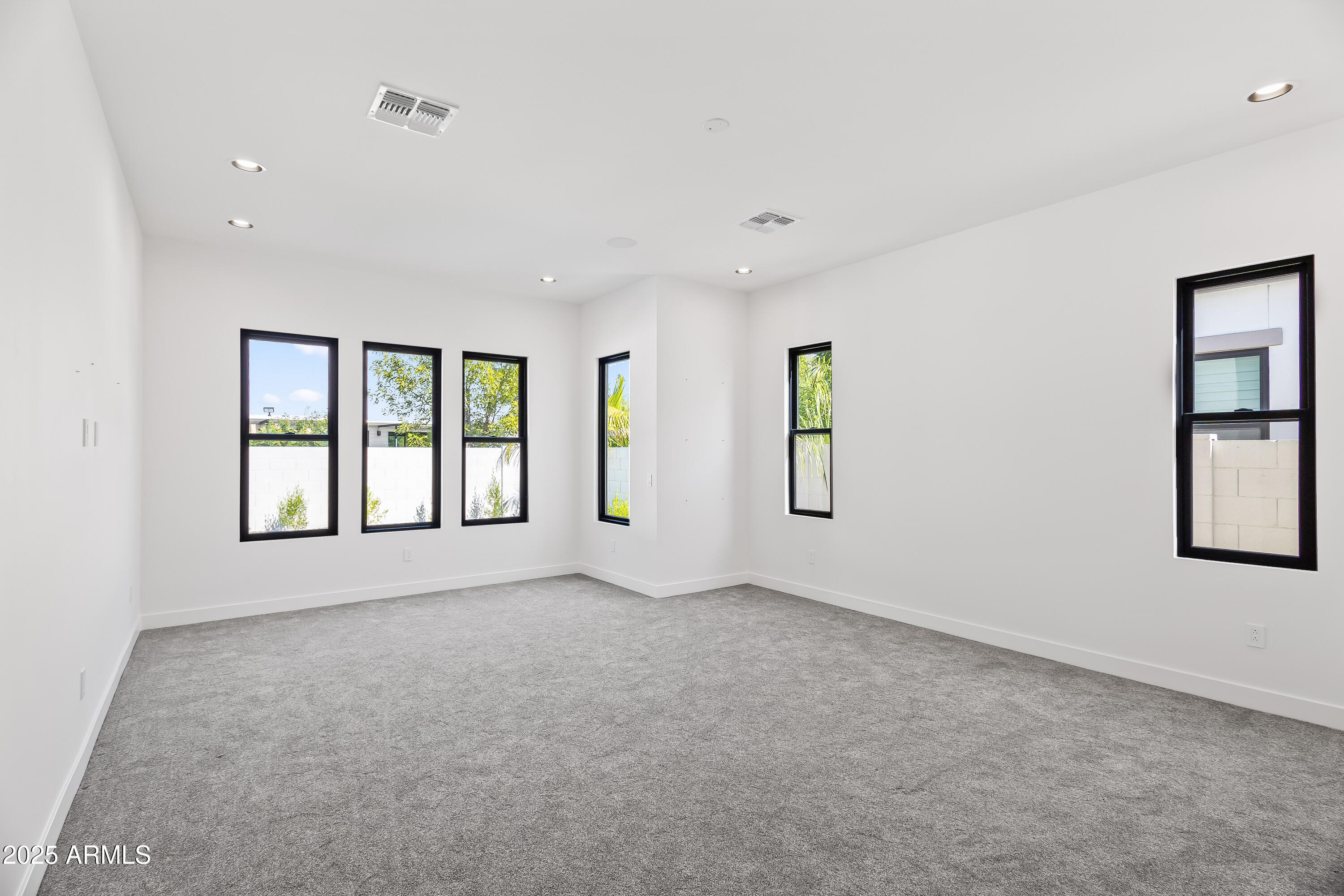 ROYAL PALMS 2 - Residential