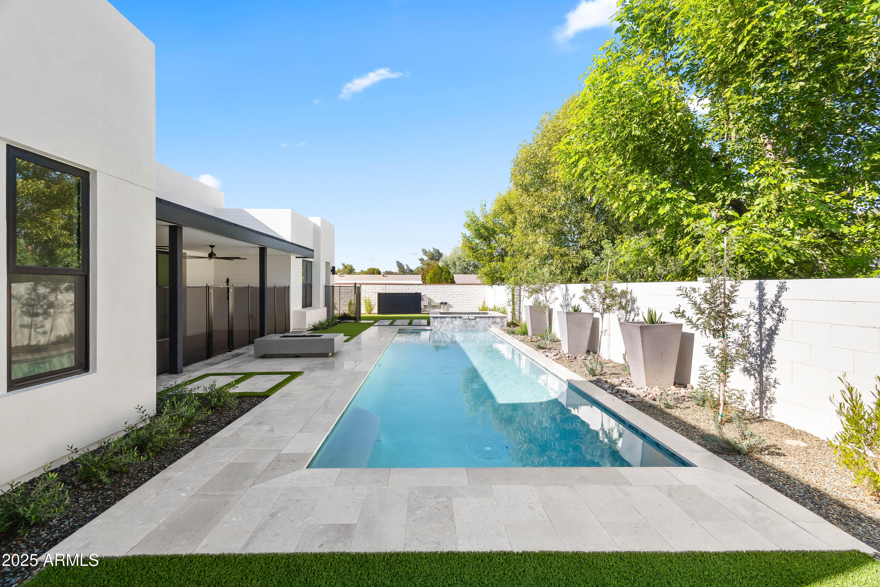 ROYAL PALMS 2 - Residential