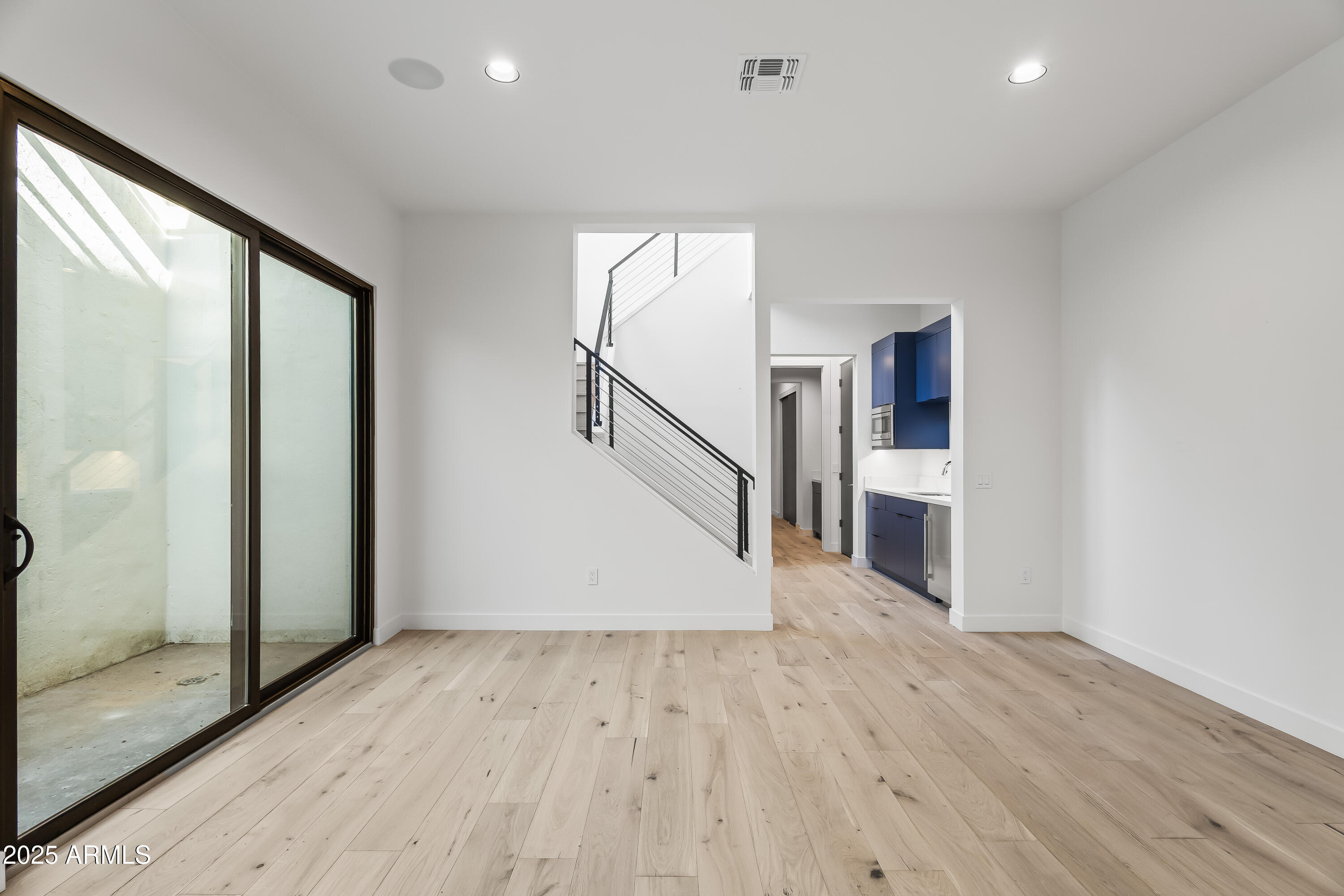 ROYAL PALMS 2 - Residential