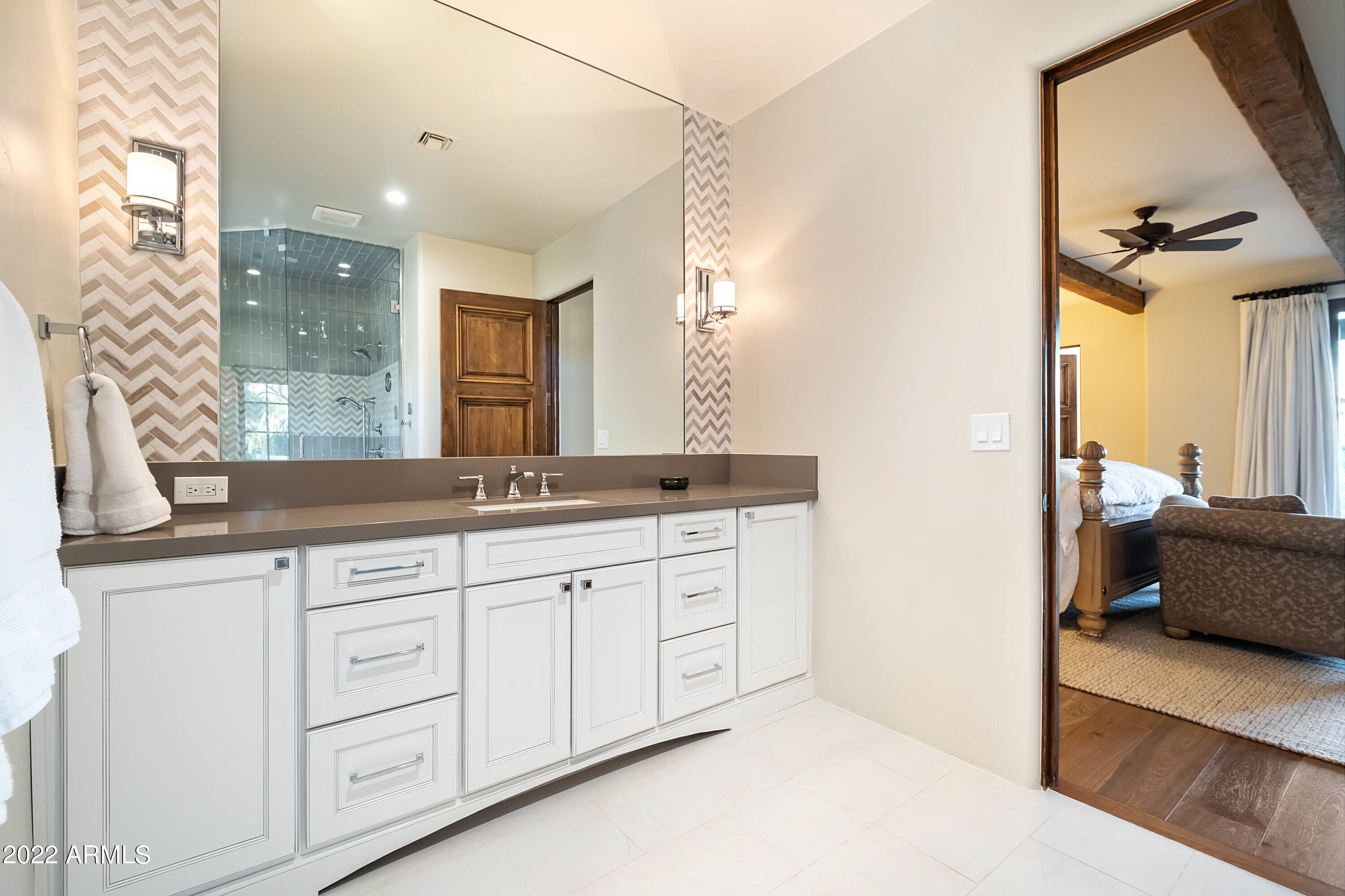 VISTA LOS ARCOS - Residential