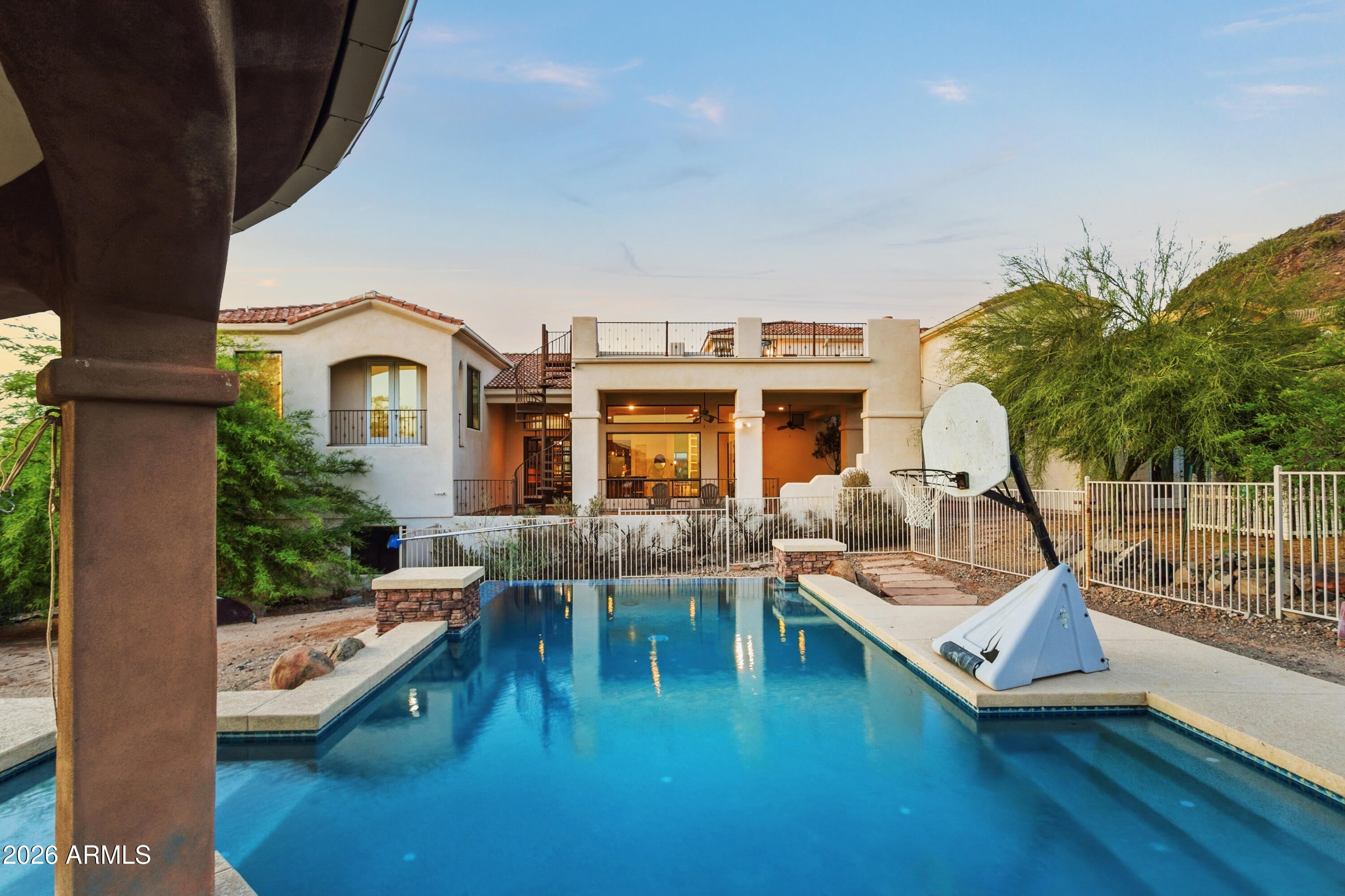 LOOKOUT RIDGE - Residential