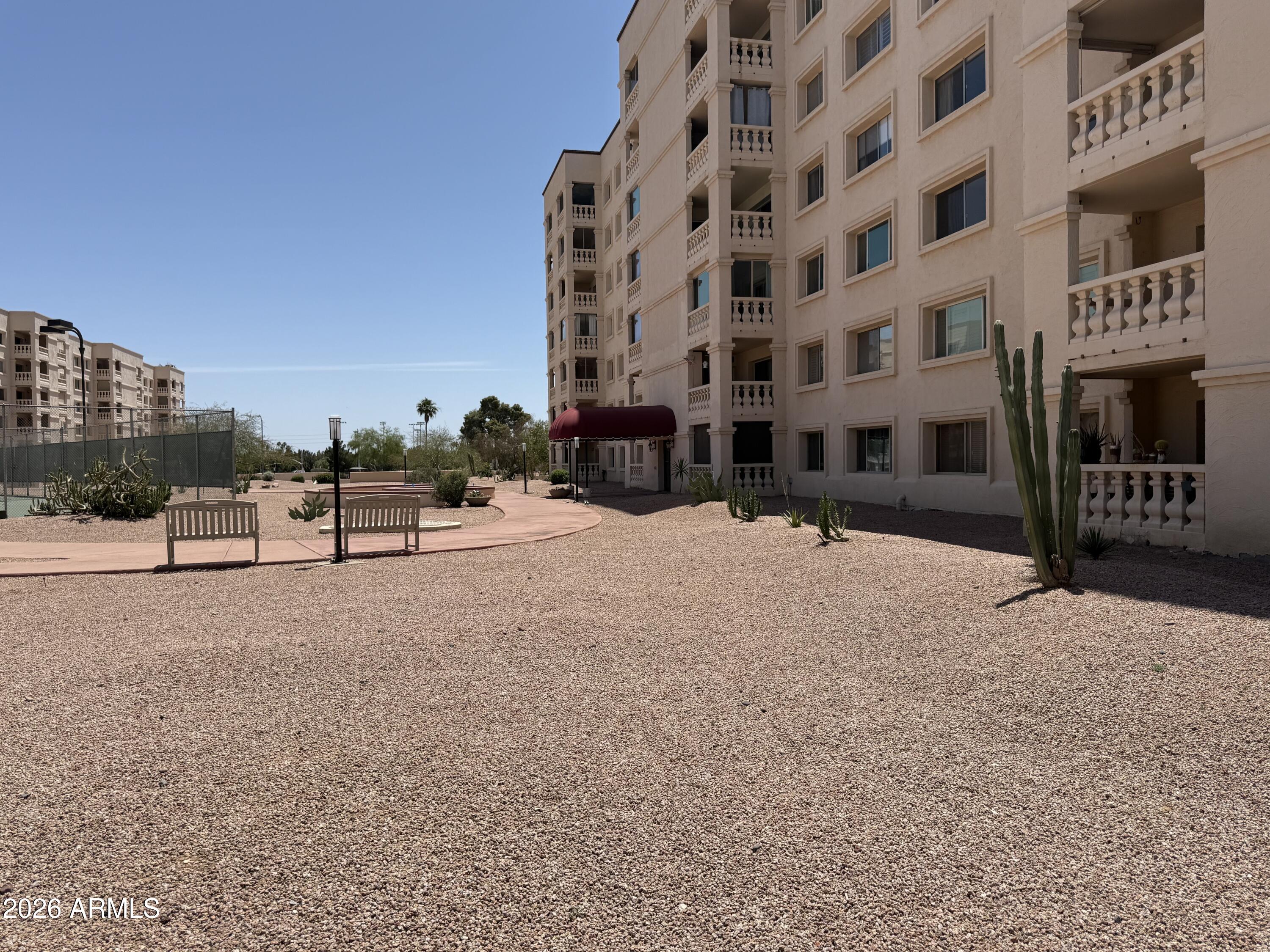 SCOTTSDALE SHADOWS 3 - Residential