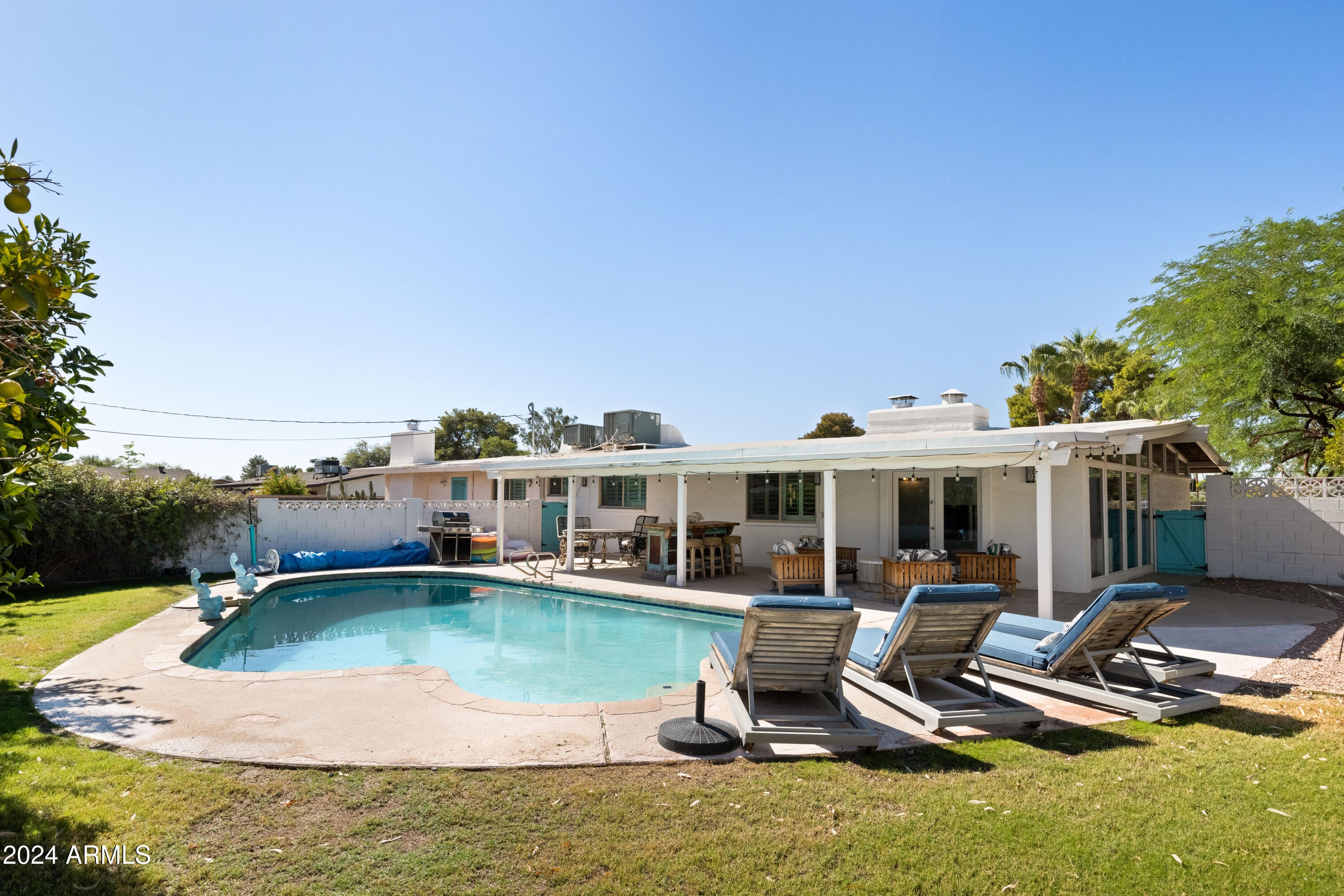 PARADISE VALLEY RANCHOS 2 - Residential