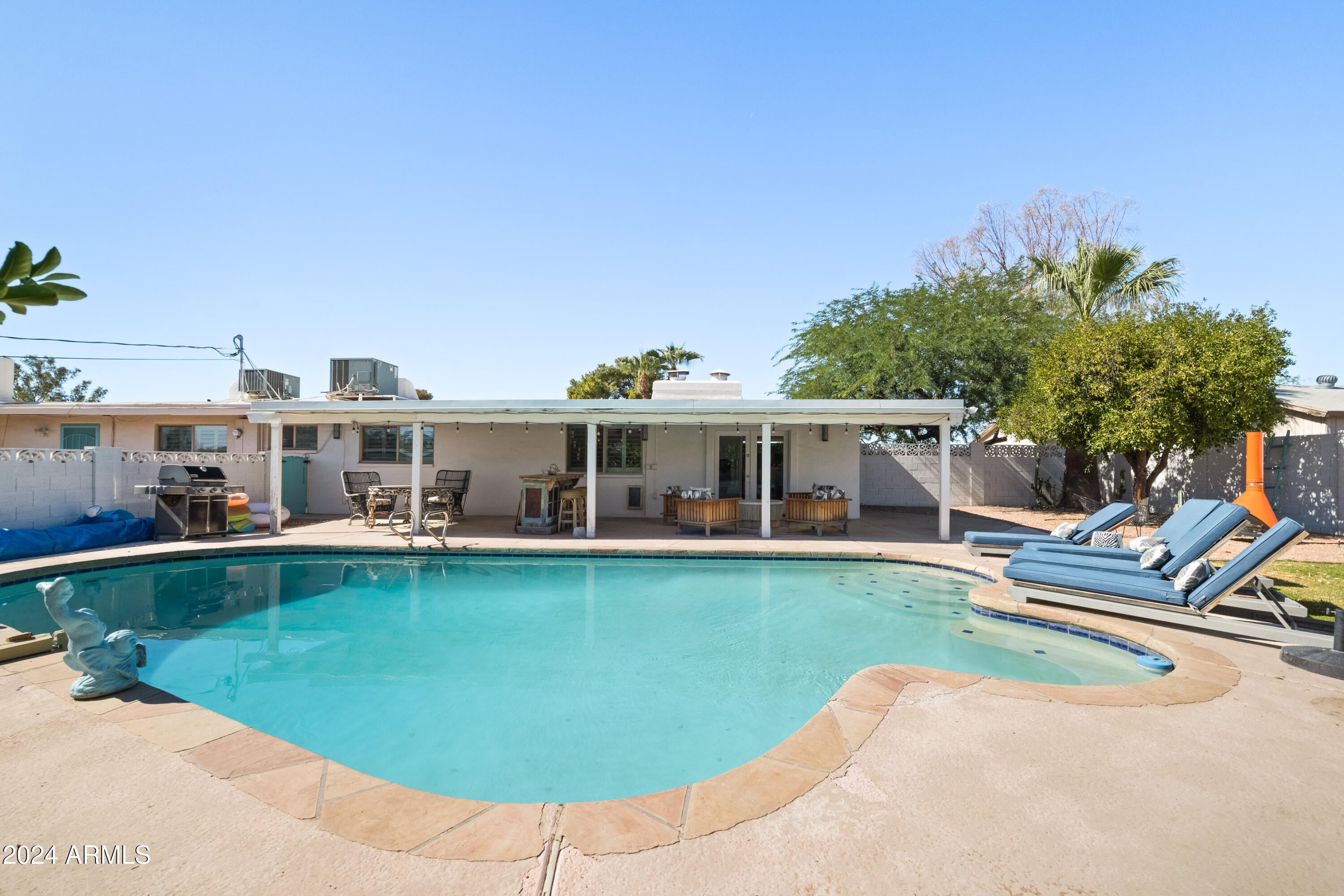 PARADISE VALLEY RANCHOS 2 - Residential
