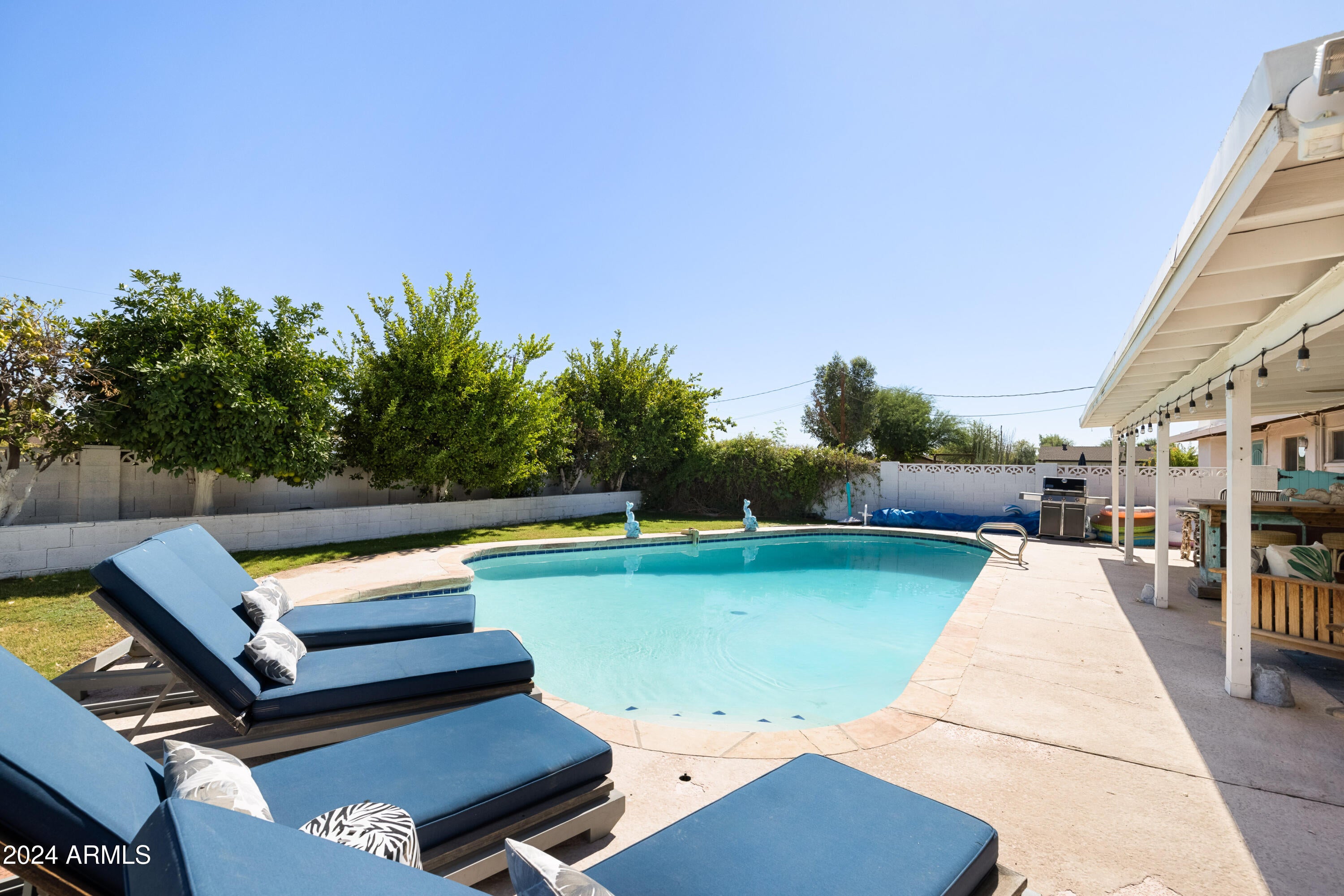 PARADISE VALLEY RANCHOS 2 - Residential