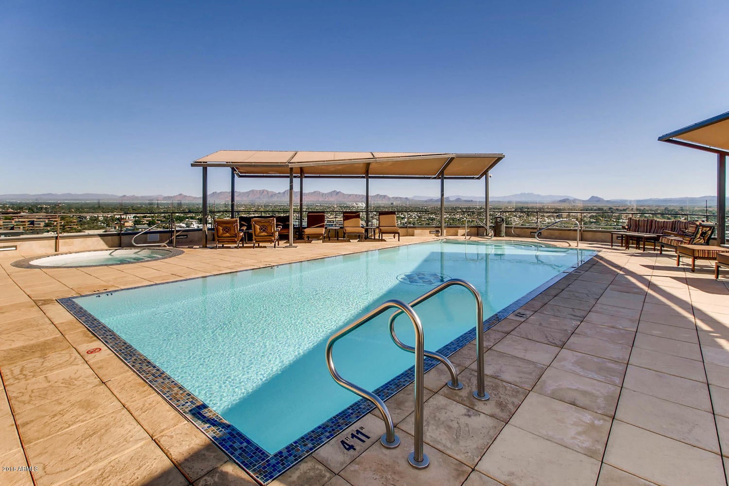 SCOTTSDALE WATERFRONT - Residential