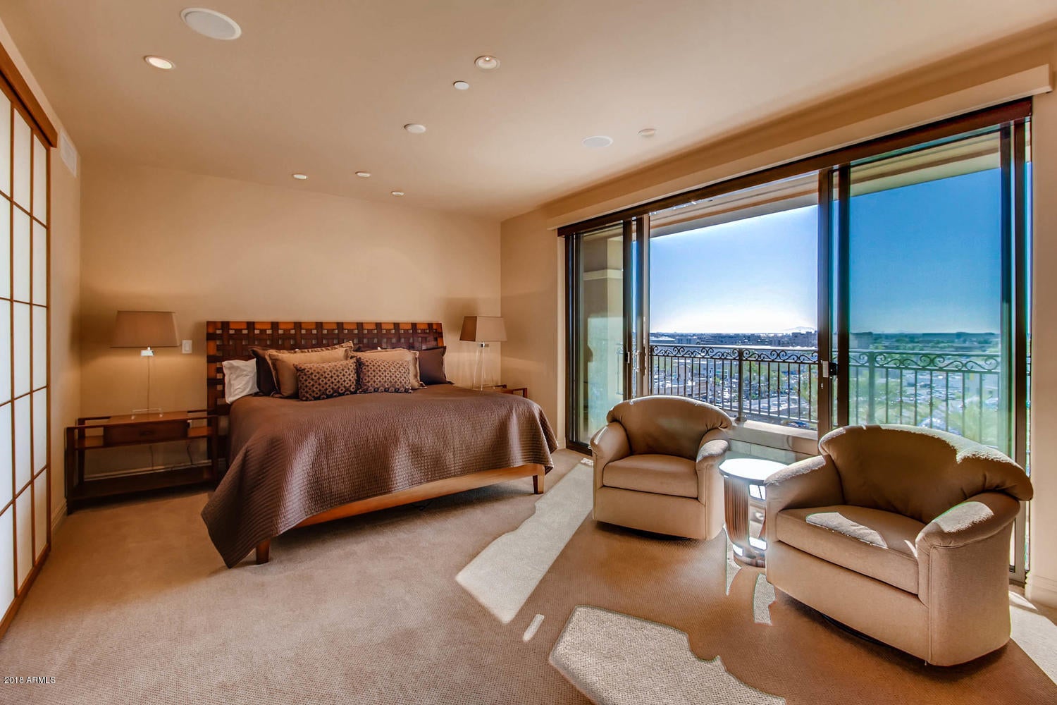 SCOTTSDALE WATERFRONT - Residential