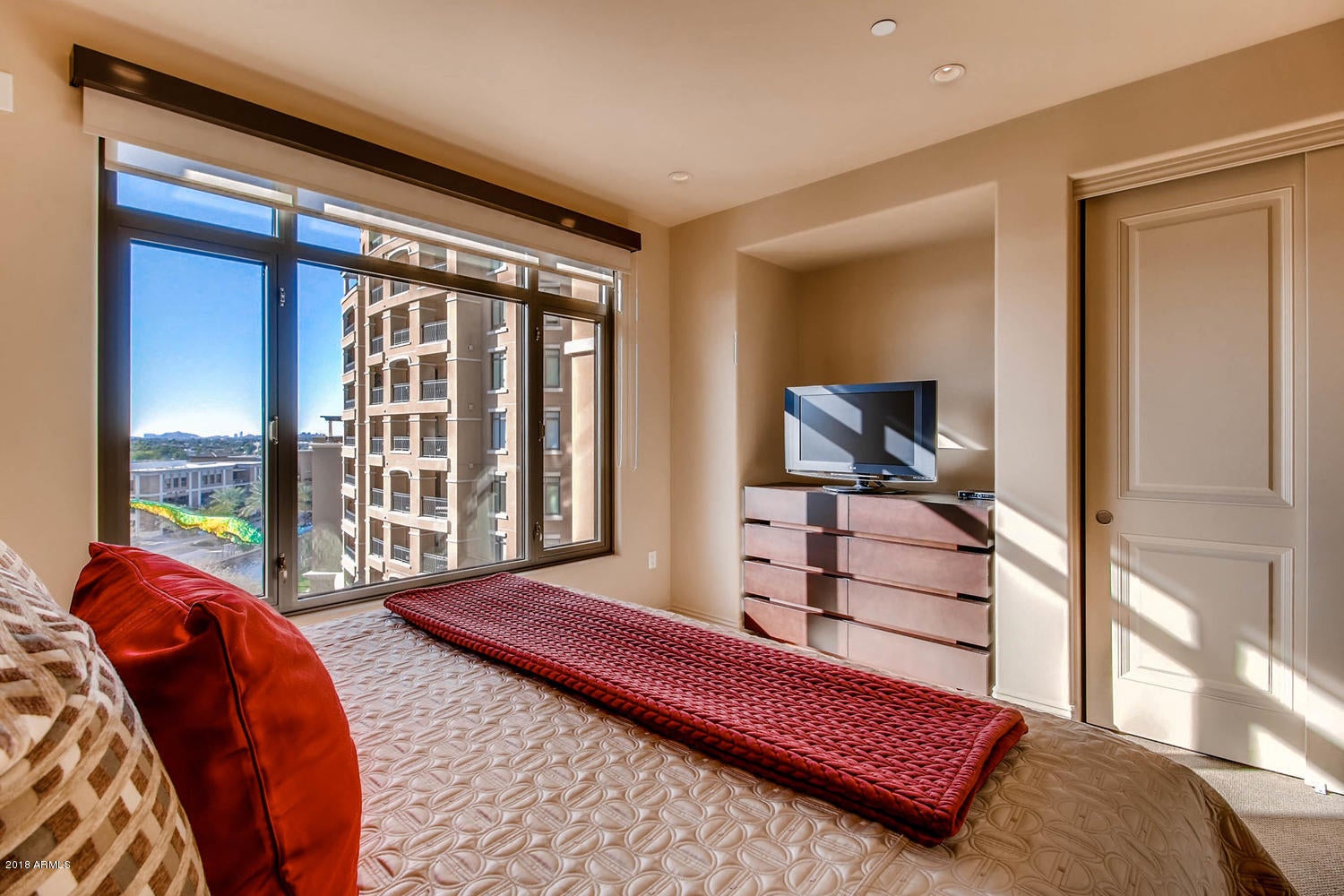 SCOTTSDALE WATERFRONT - Residential