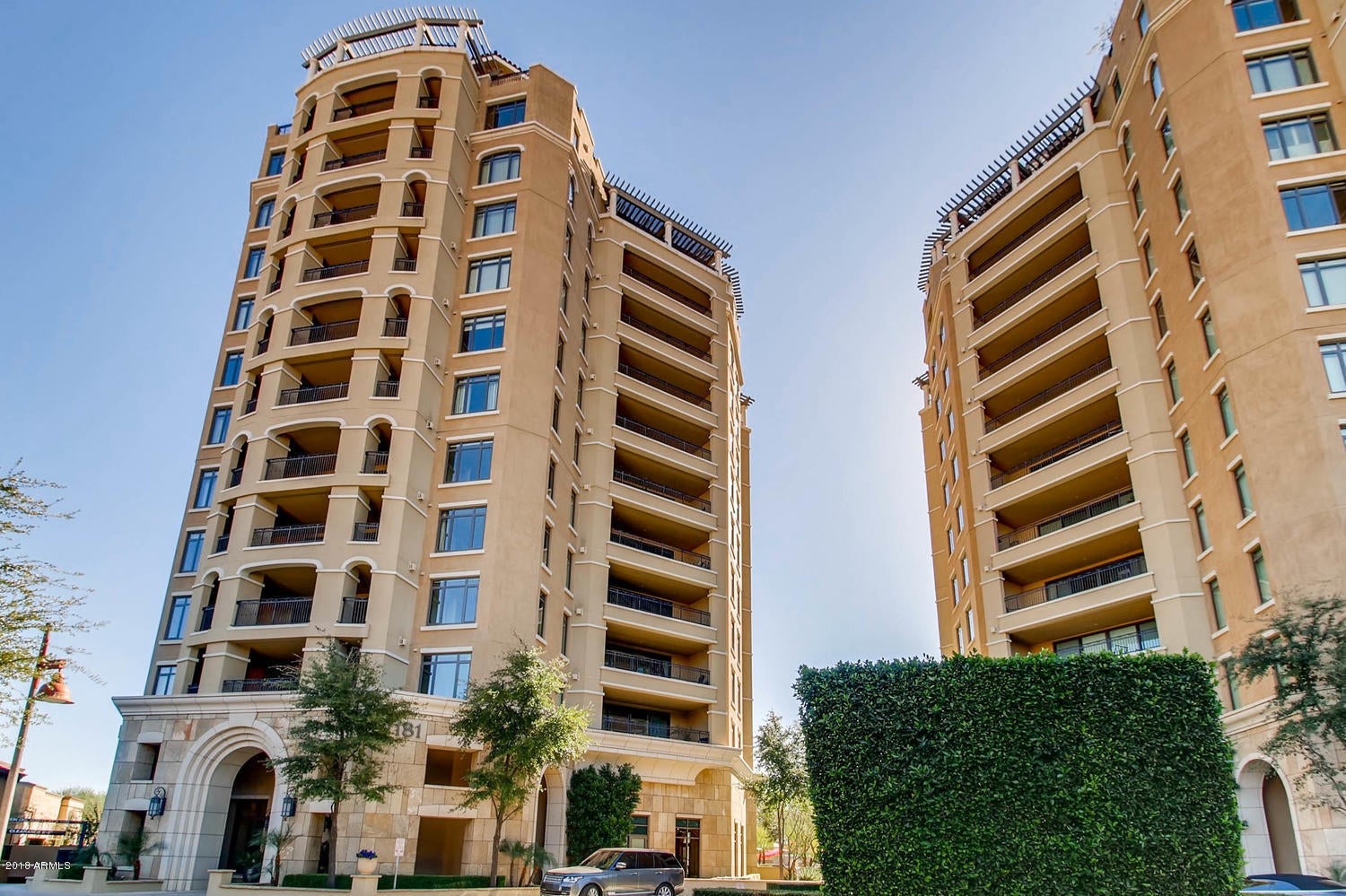 SCOTTSDALE WATERFRONT - Residential