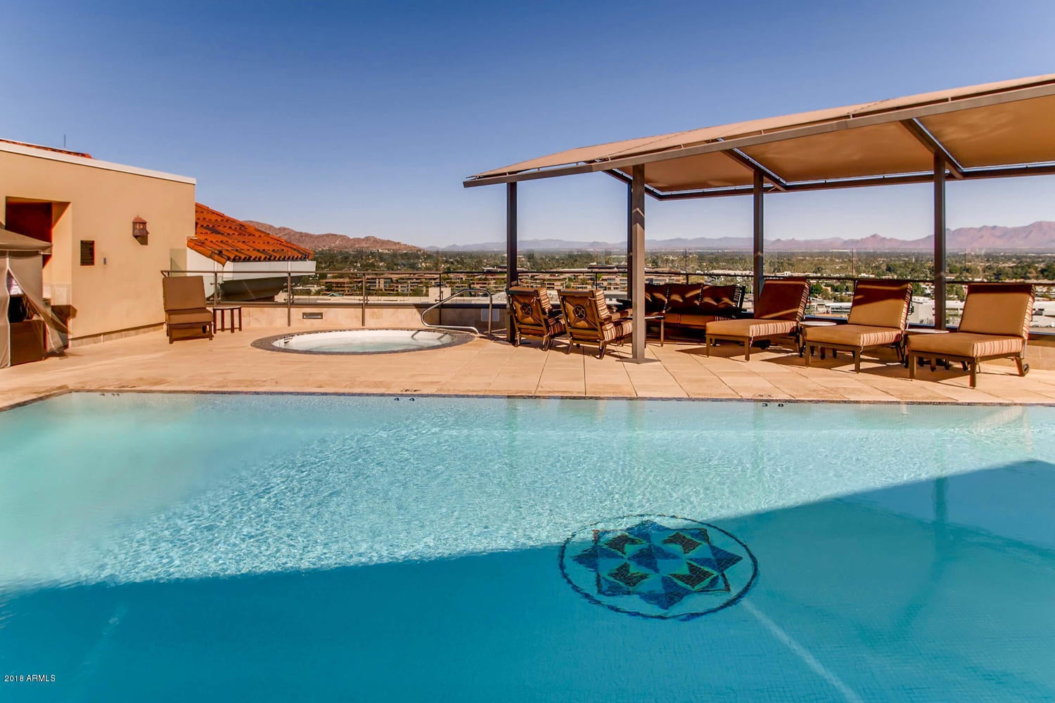 SCOTTSDALE WATERFRONT - Residential