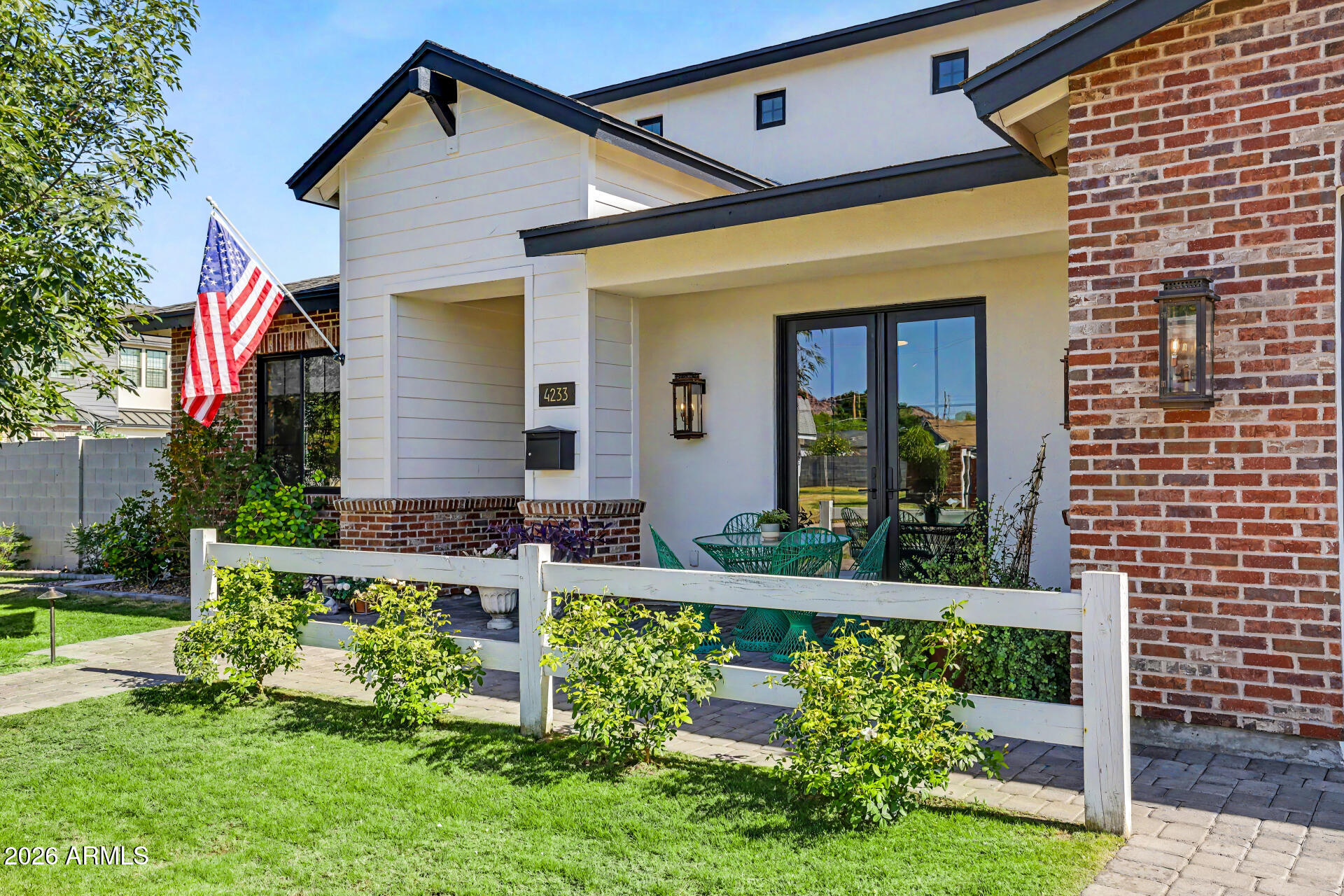 LONG MANOR - Residential