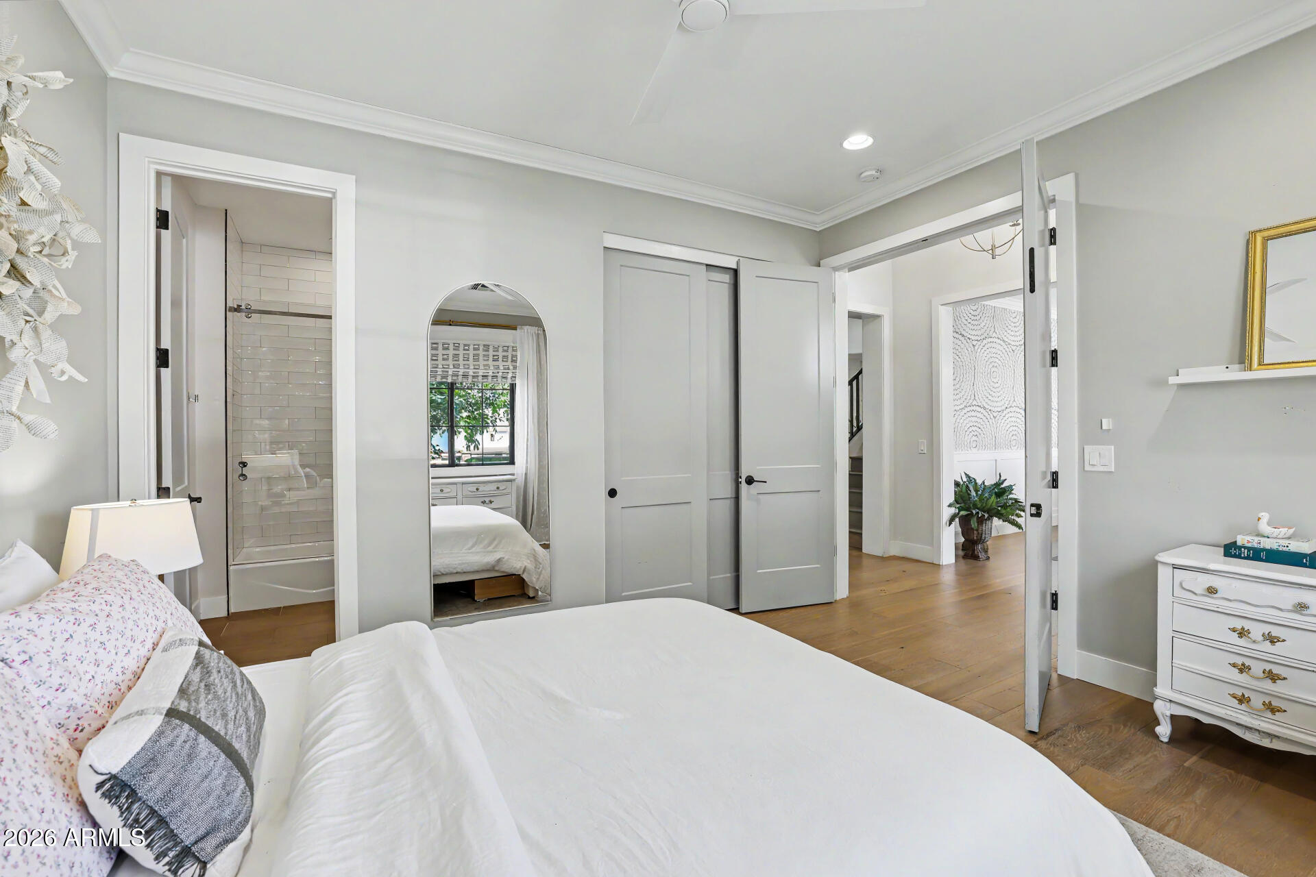 LONG MANOR - Residential