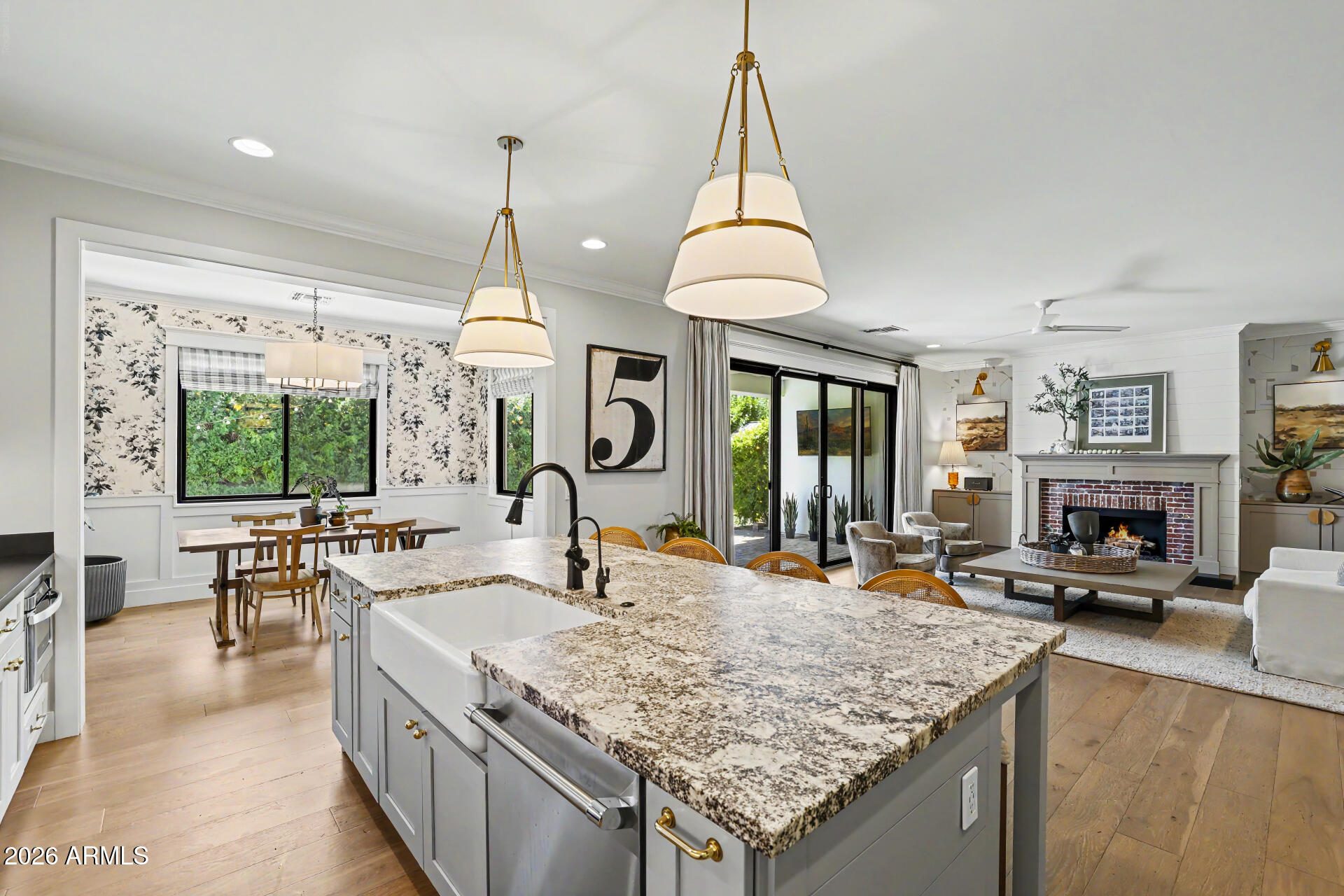 LONG MANOR - Residential