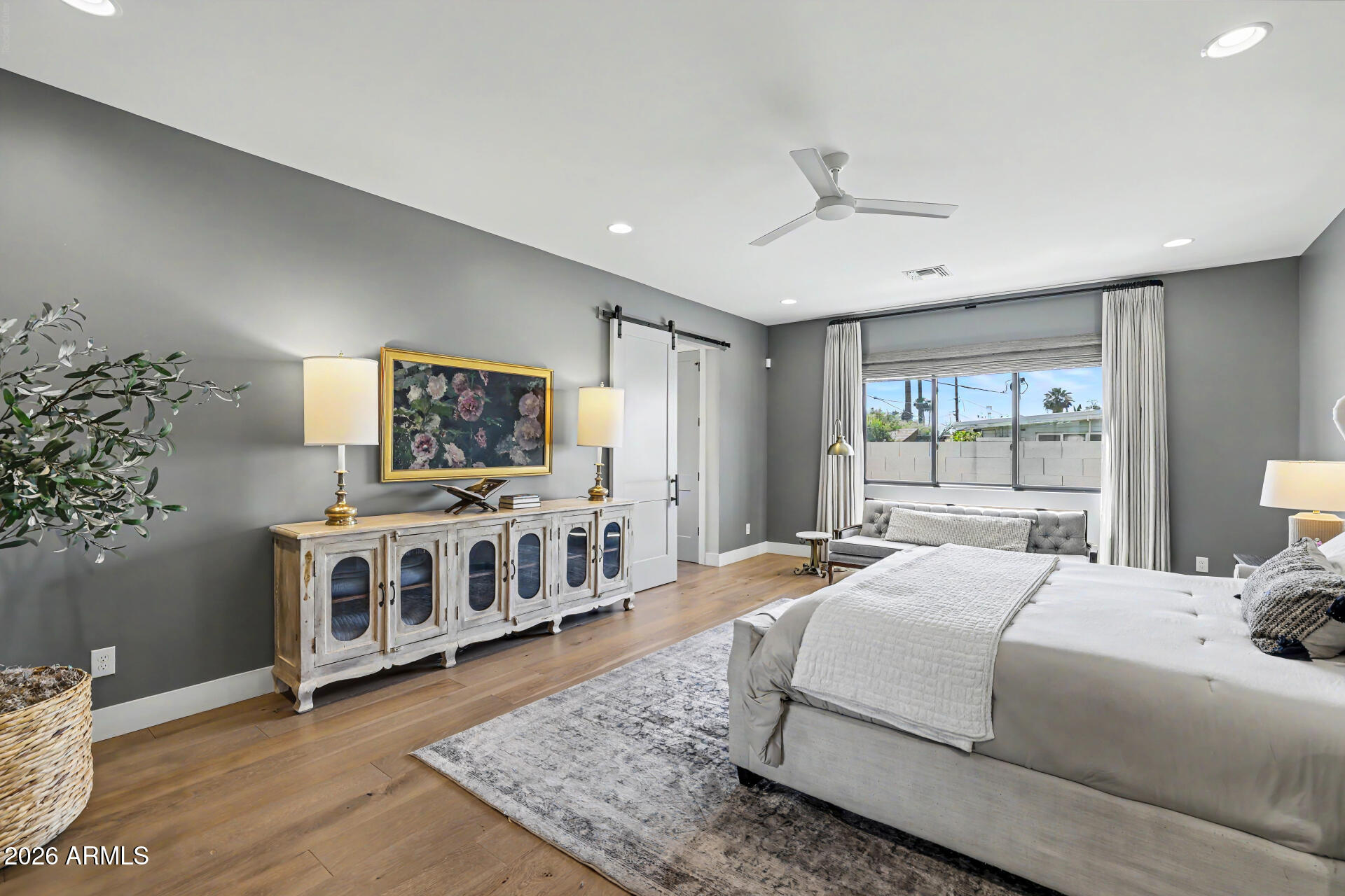 LONG MANOR - Residential