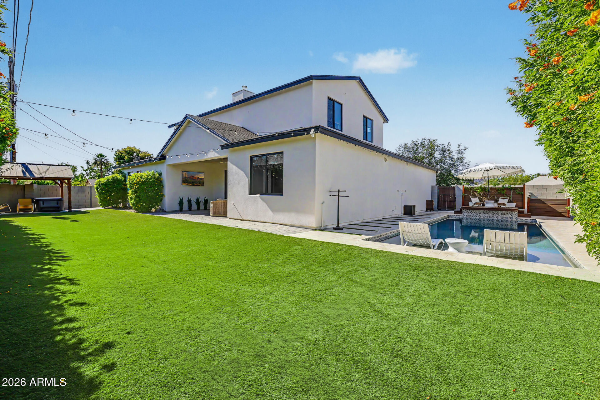 LONG MANOR - Residential