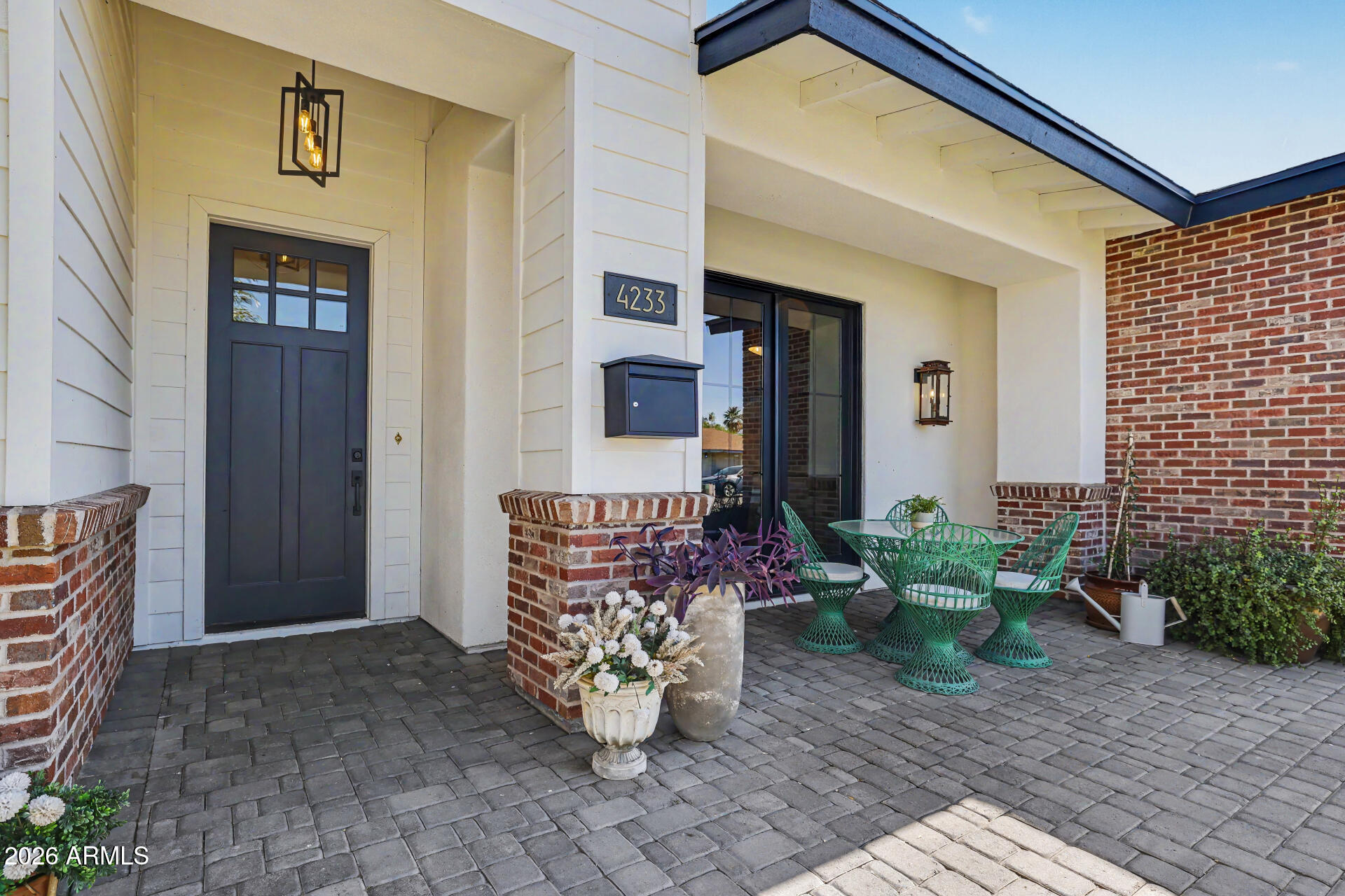 LONG MANOR - Residential