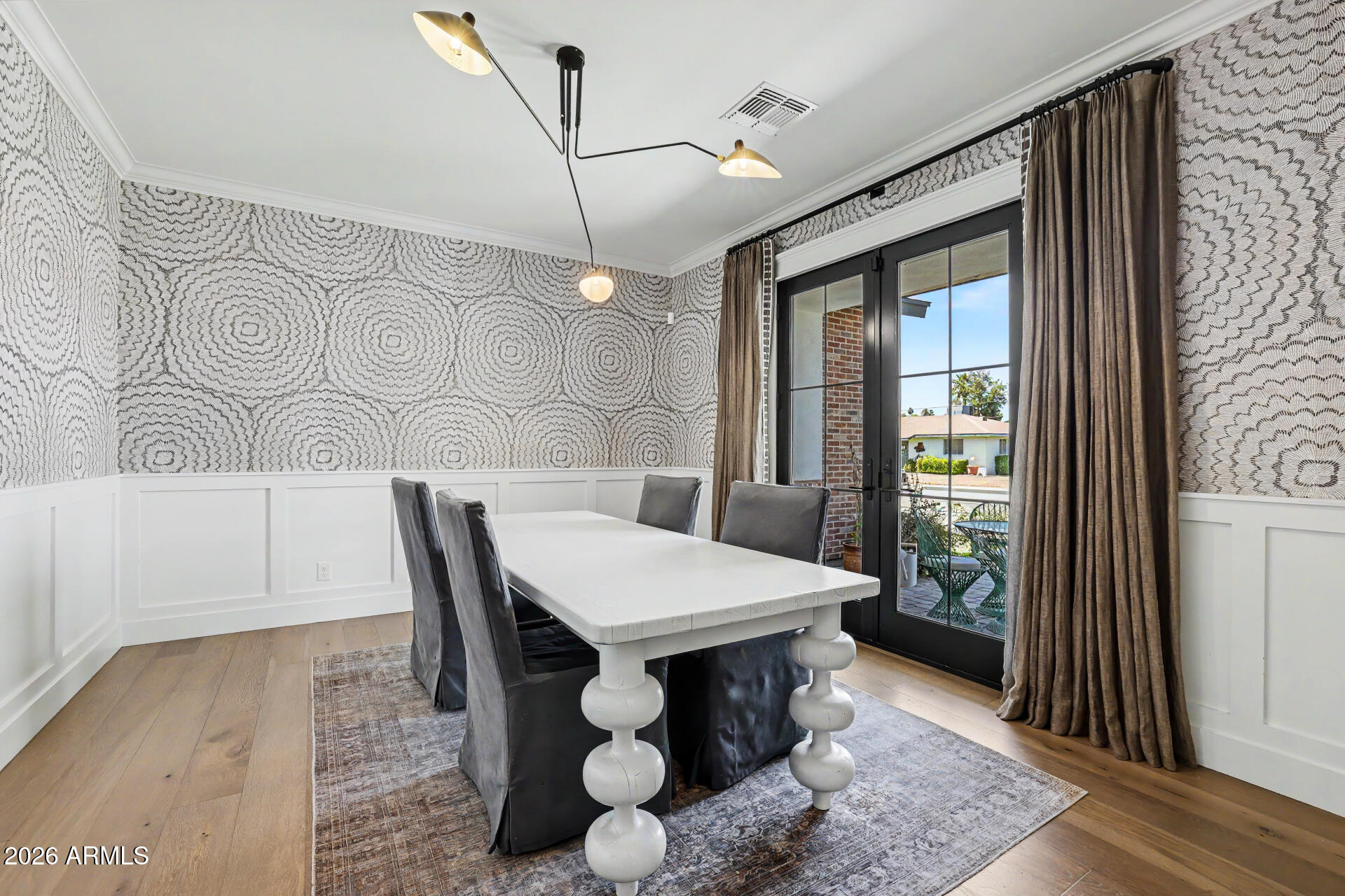 LONG MANOR - Residential
