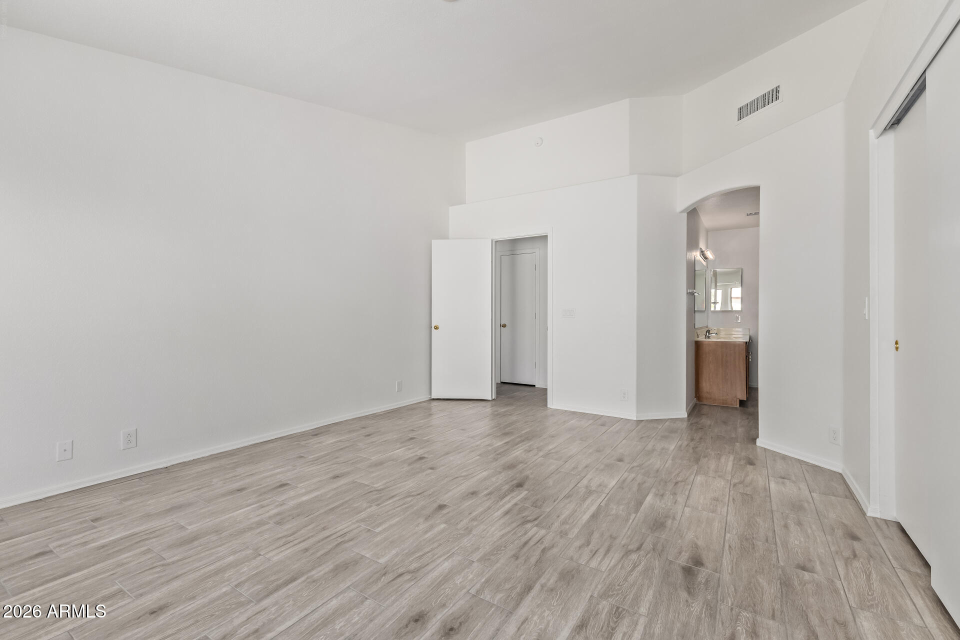 LARISSA - Residential