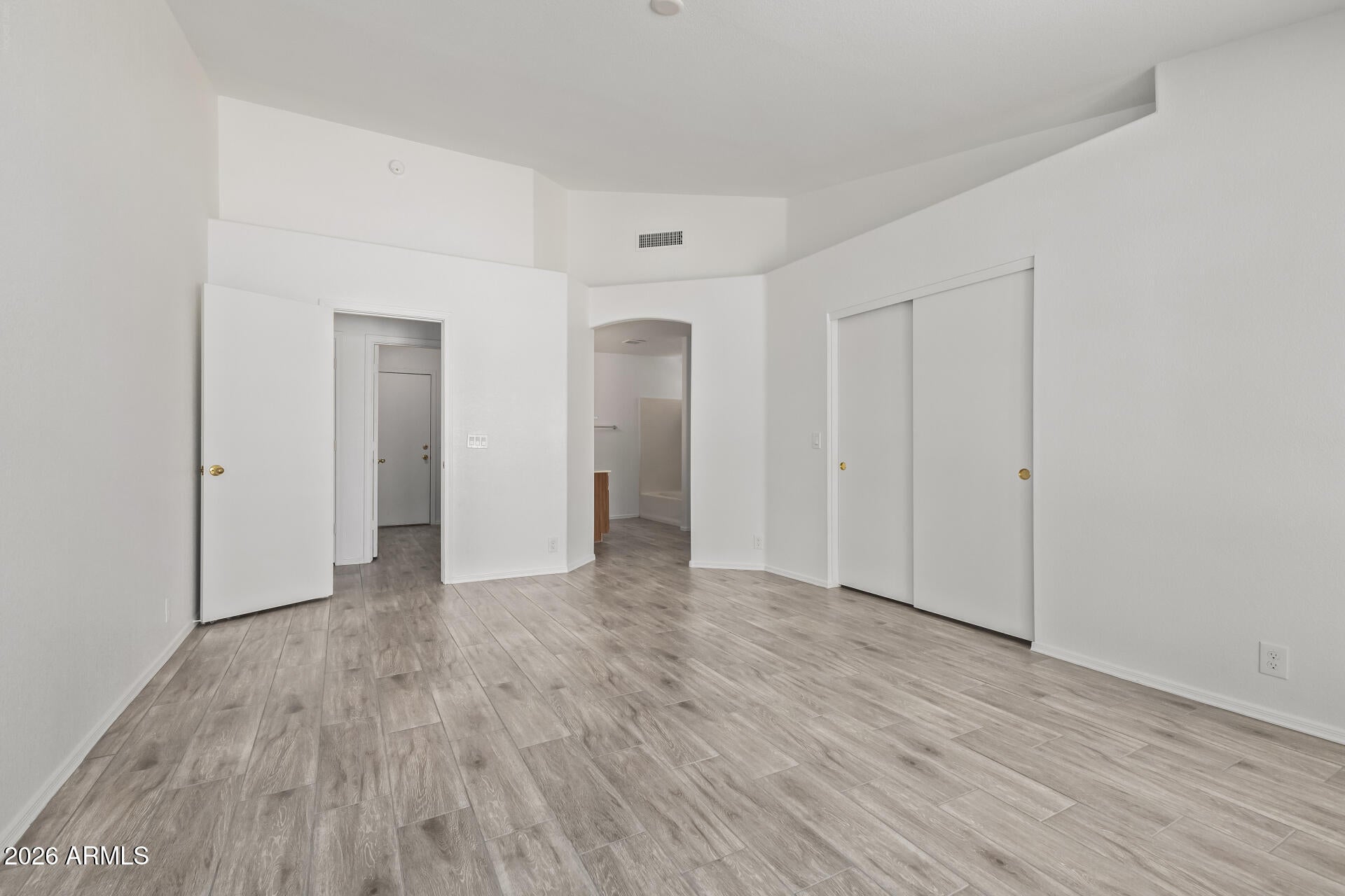 LARISSA - Residential