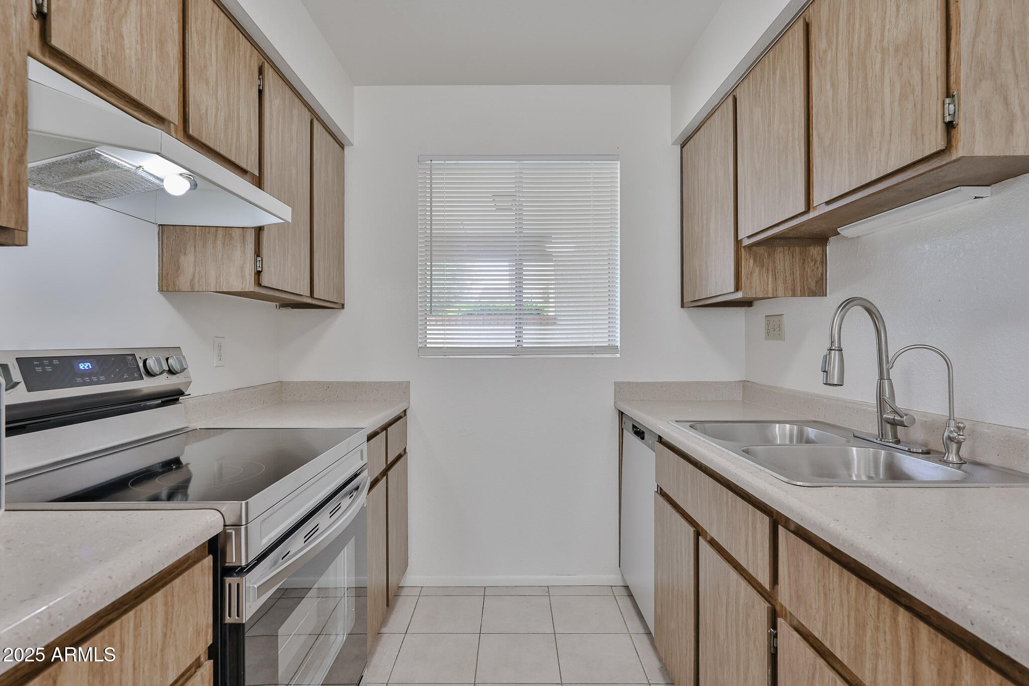 COUNTRY MEADOWS TOWNHOUSES - Residential