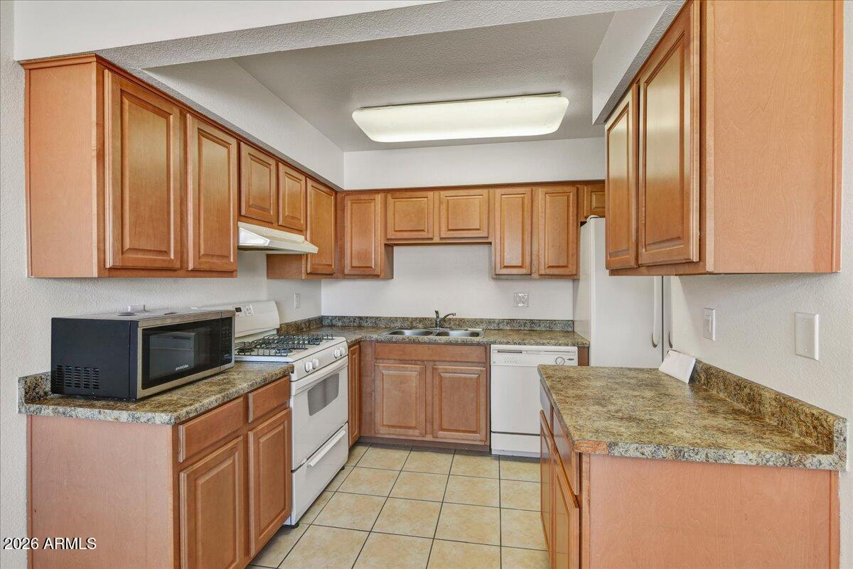CASA DE AMIGOS CONDOMINIUM - Residential