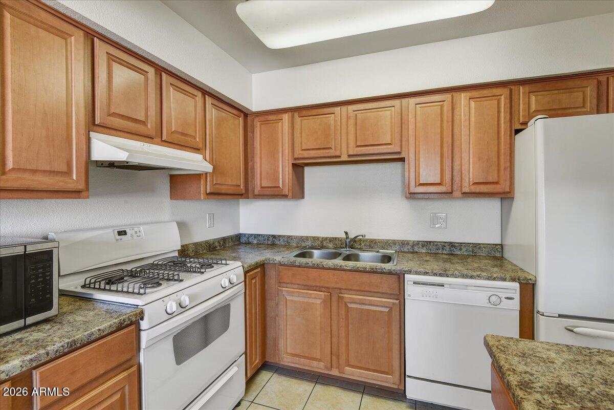 CASA DE AMIGOS CONDOMINIUM - Residential
