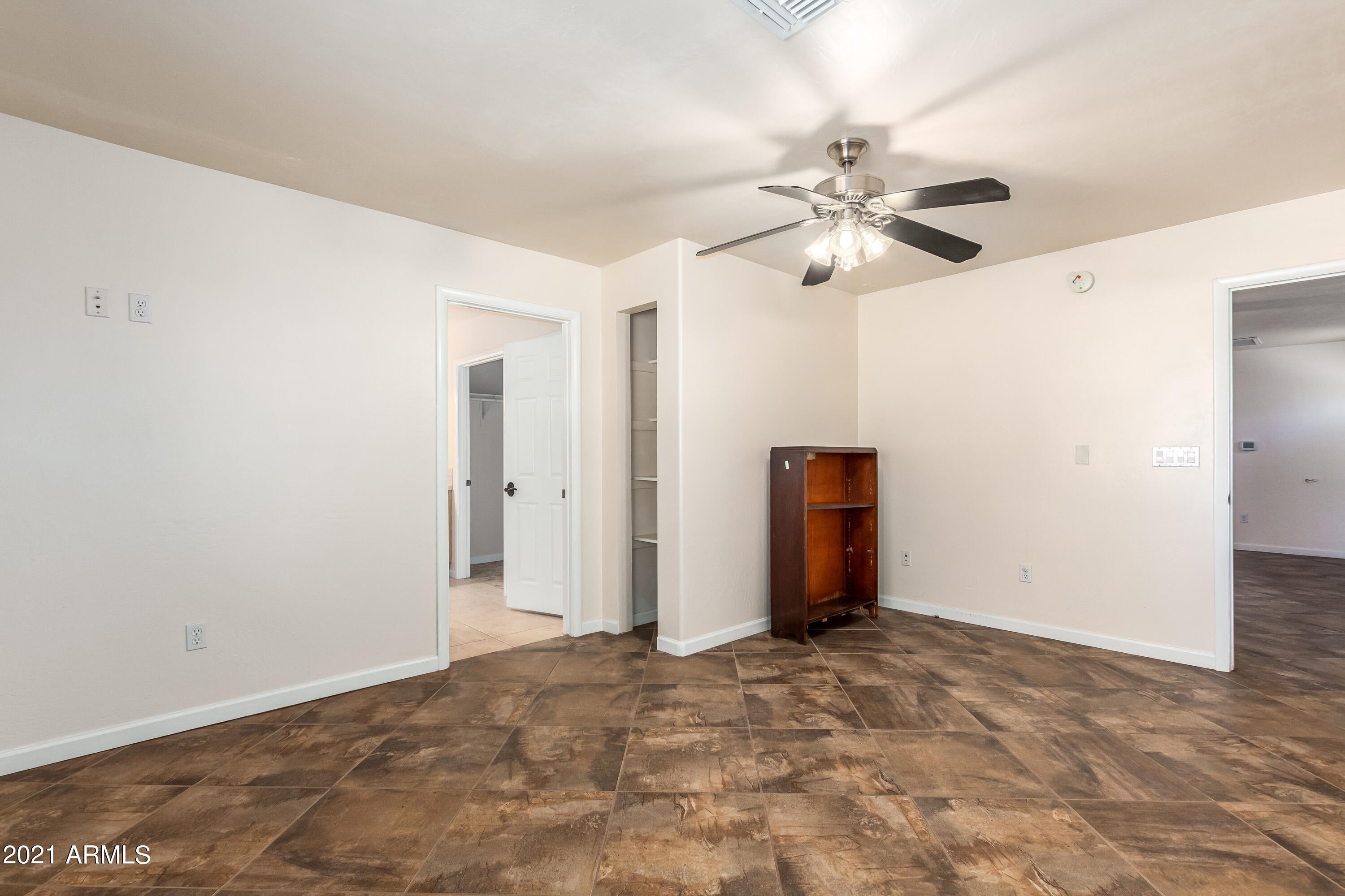 SUNBURST FARMS EAST 5 - Residential