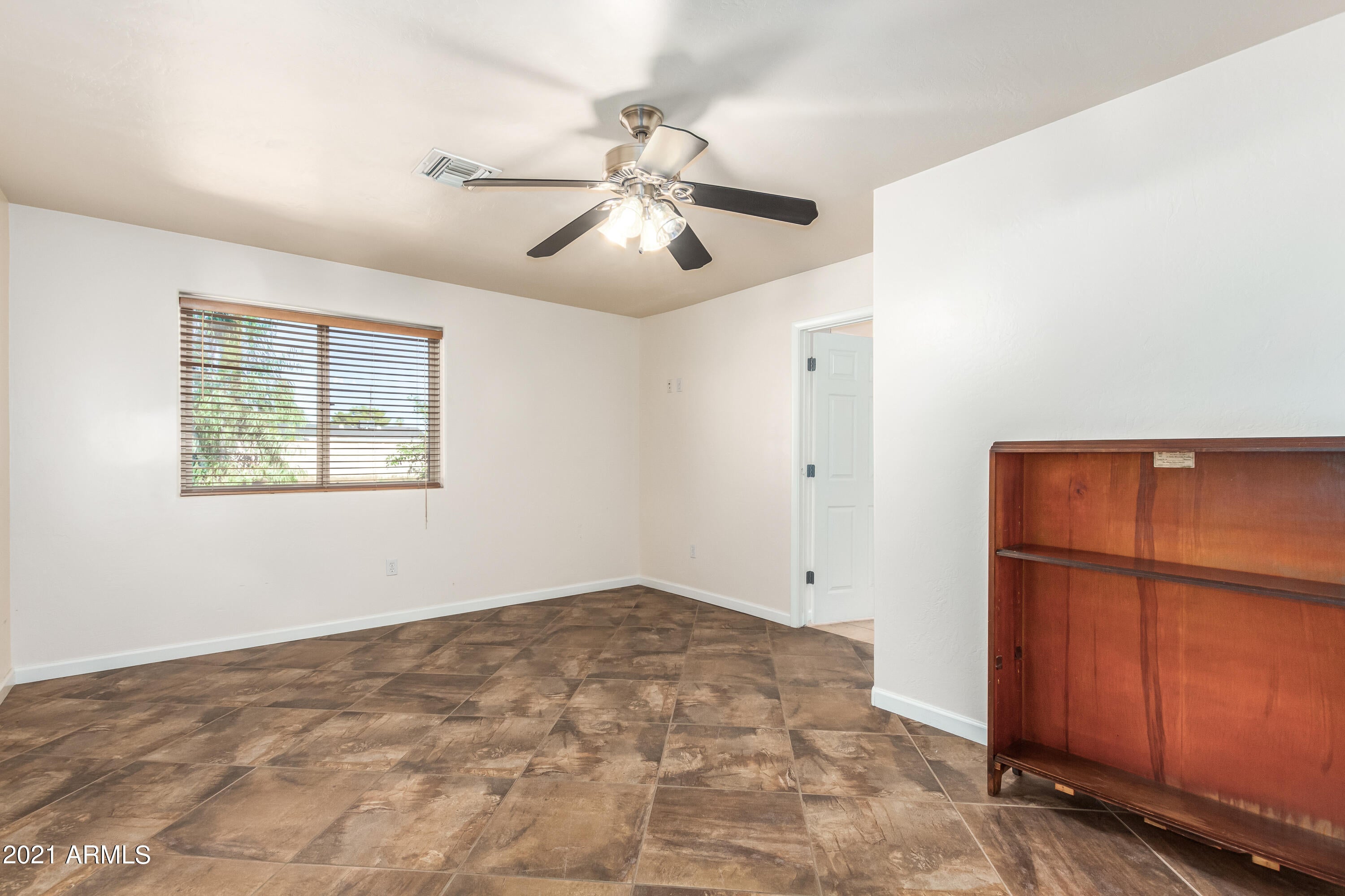 SUNBURST FARMS EAST 5 - Residential