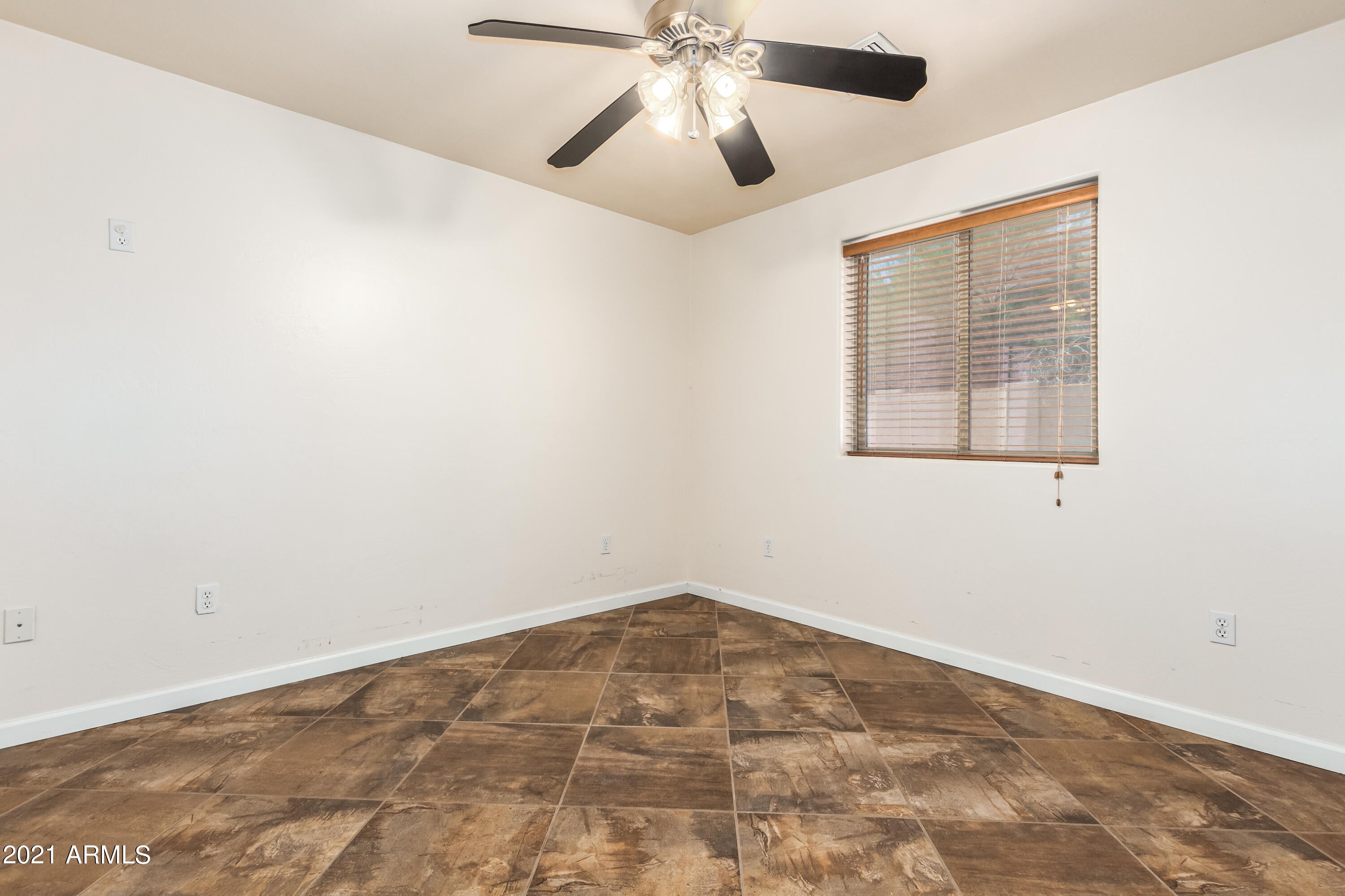 SUNBURST FARMS EAST 5 - Residential