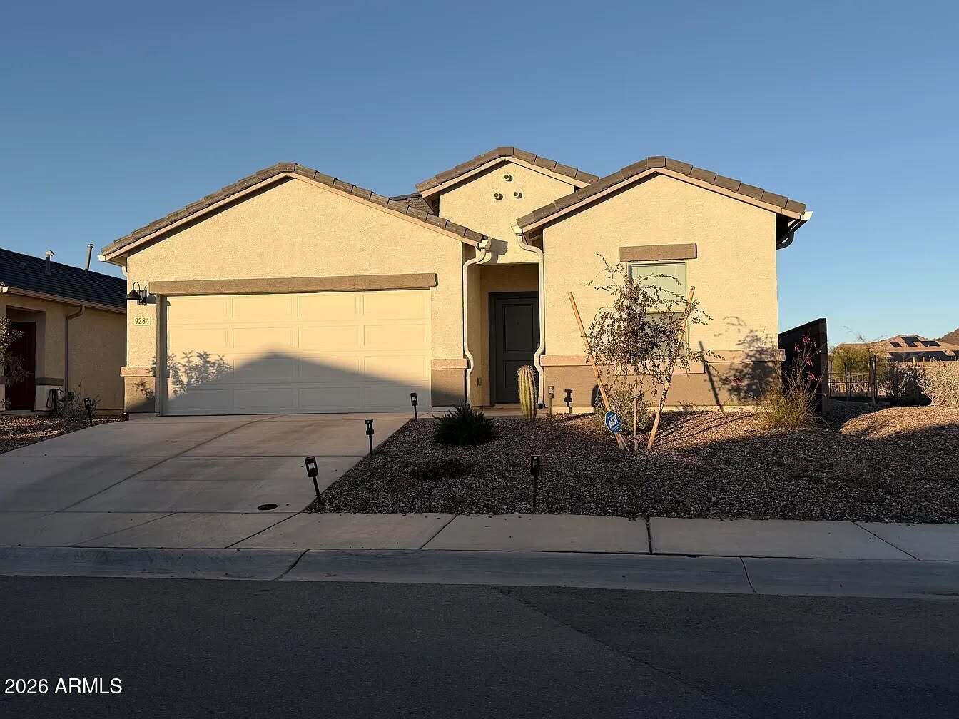 SAGUARO BLOOM - Residential
