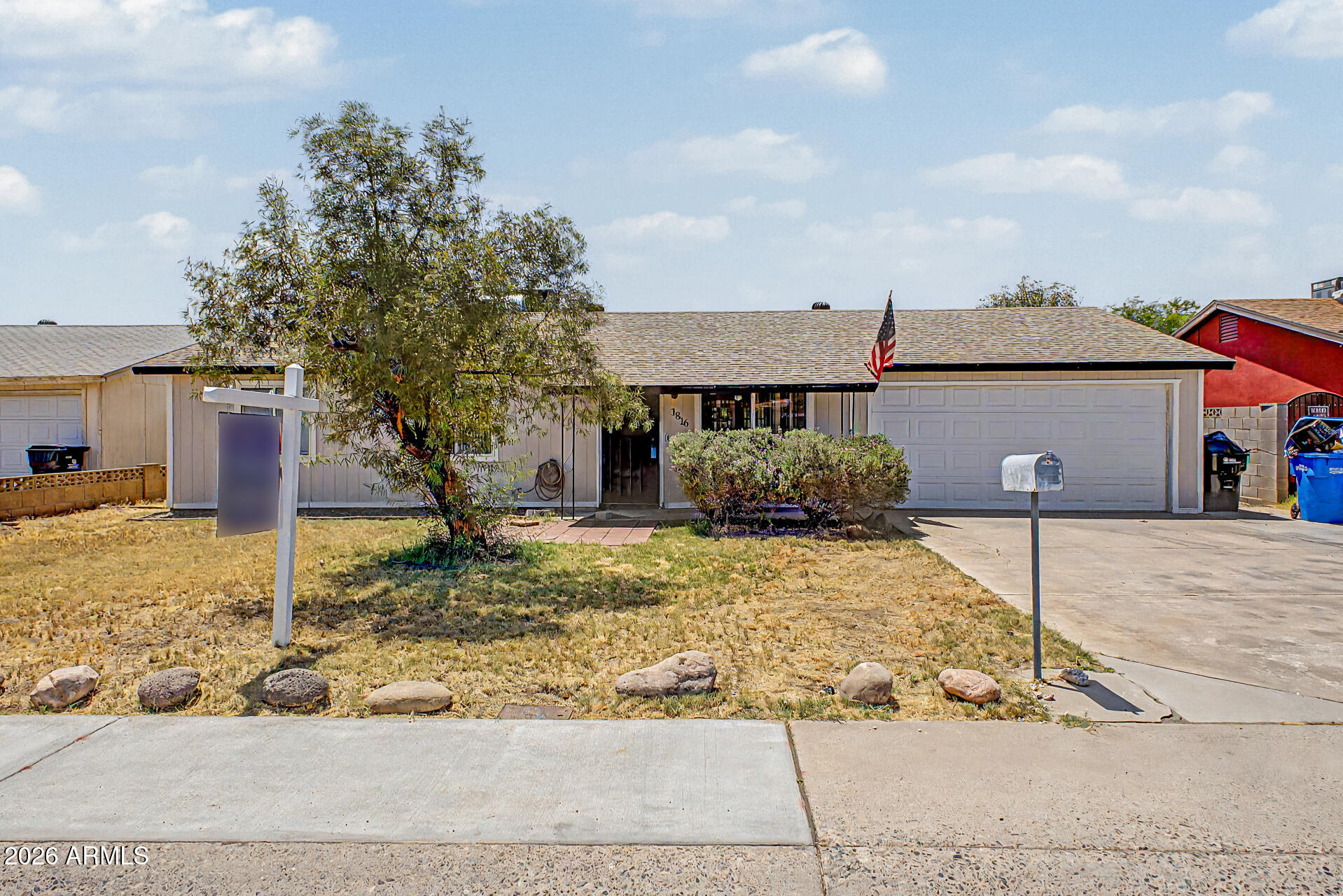 Located in Maryvale Terrace, this single family, ranch style residence has 3 bedrooms, 1 3/4 bath and a 2
car garage with built in cabinets. New roof was installed in 2022 and the A/C was replaced in 2019. Close to the I10 freeway and minutes away from downtown Phoenix and Loop 101 to the entertainment district of Glendale and the Arizona Cardinals stadium.