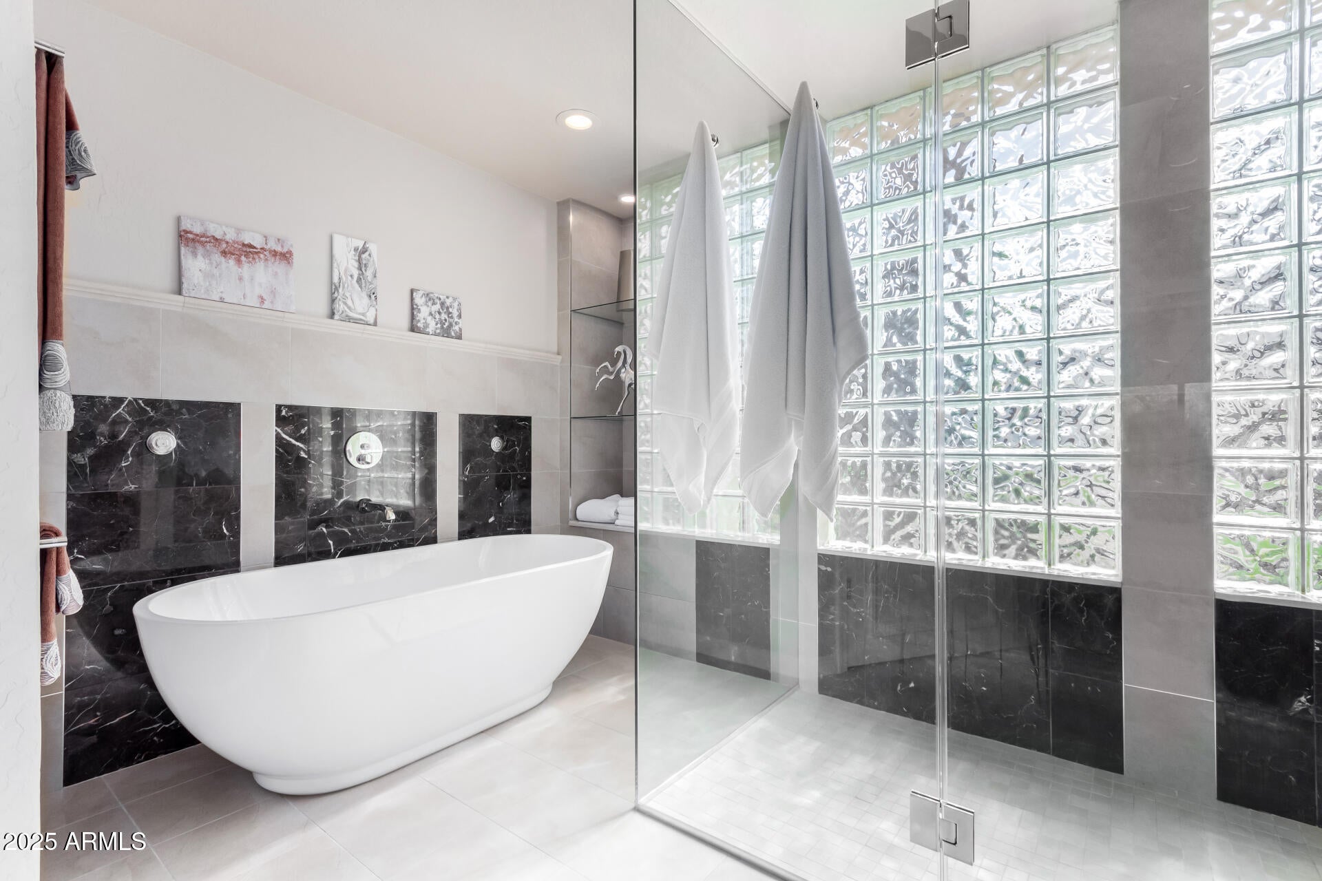 STONEGATE - Residential