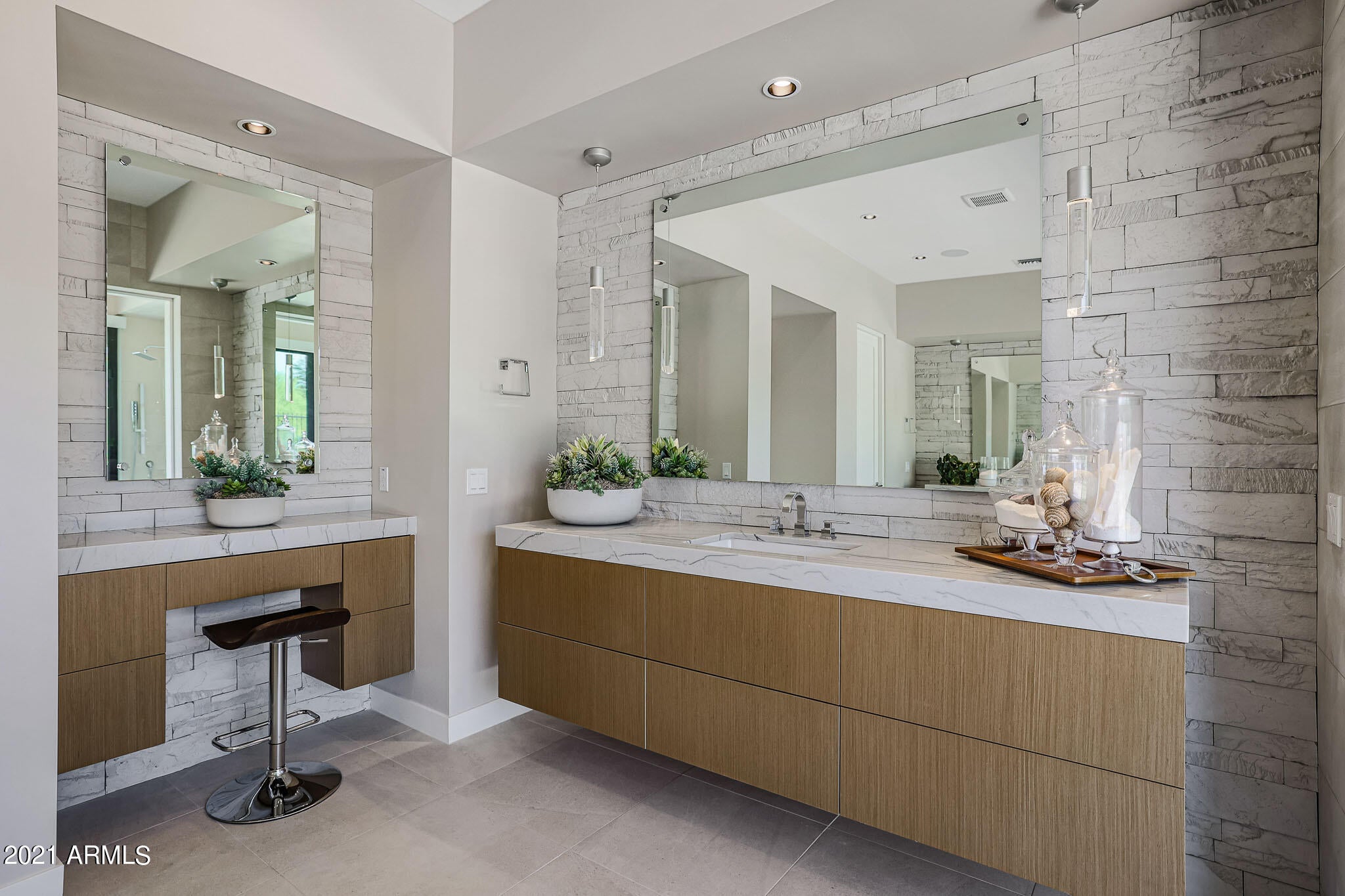 WHITE HORSE - Residential