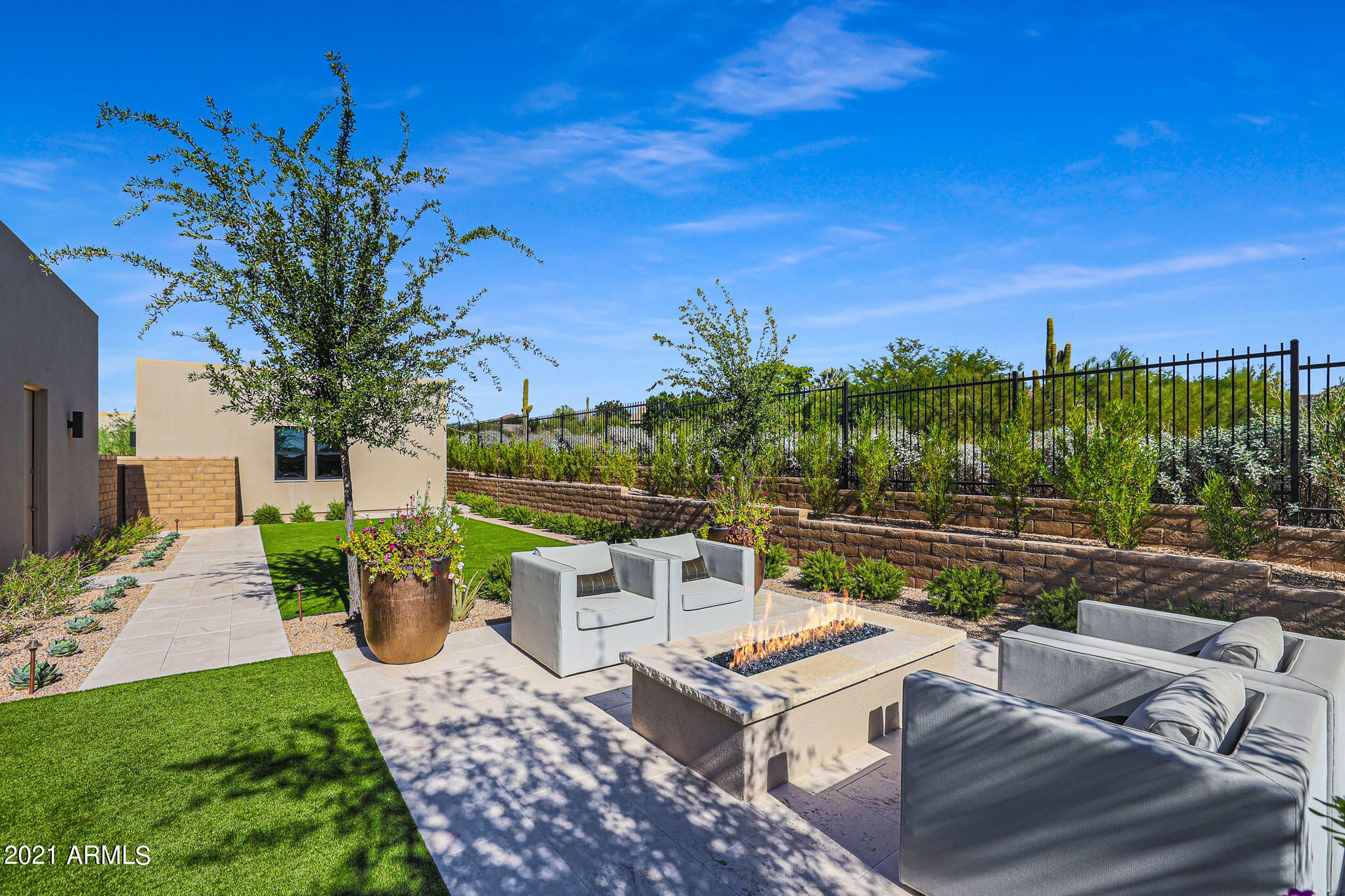 WHITE HORSE - Residential