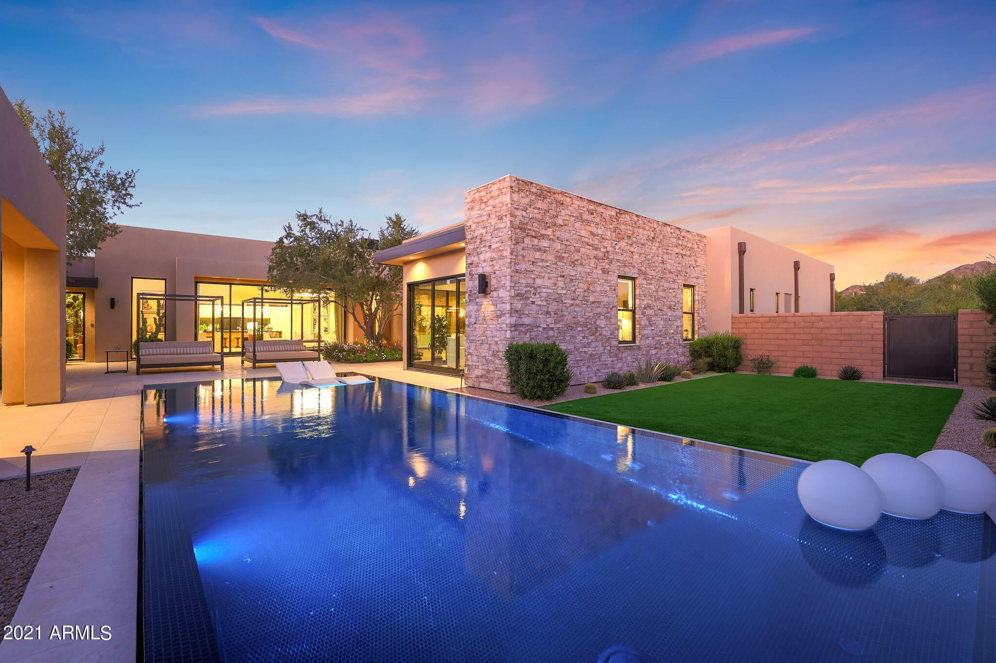 WHITE HORSE - Residential