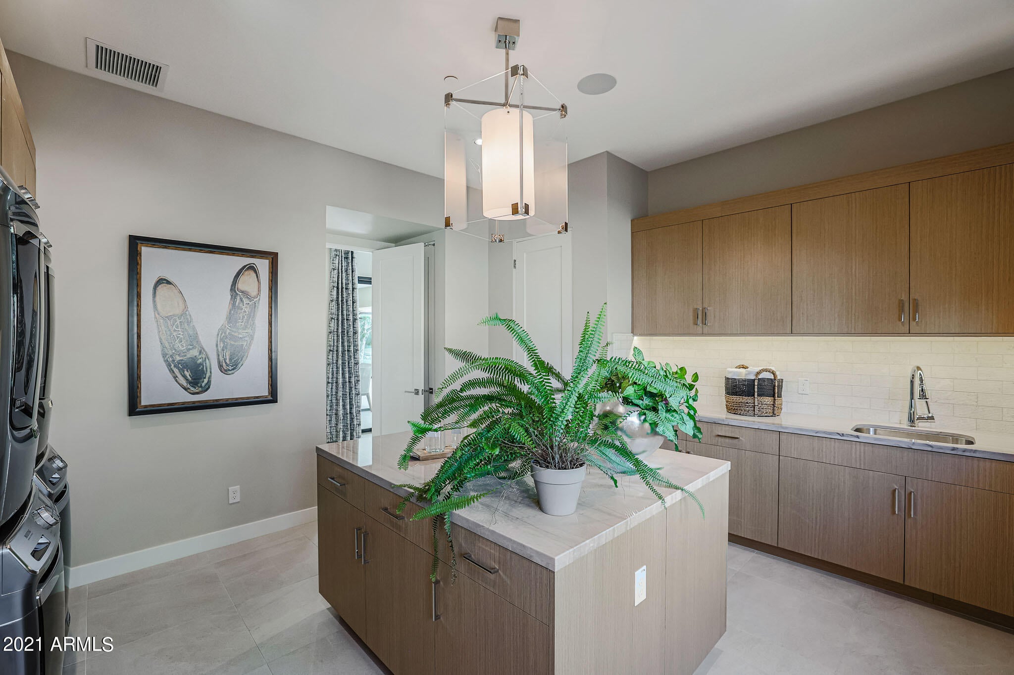 WHITE HORSE - Residential