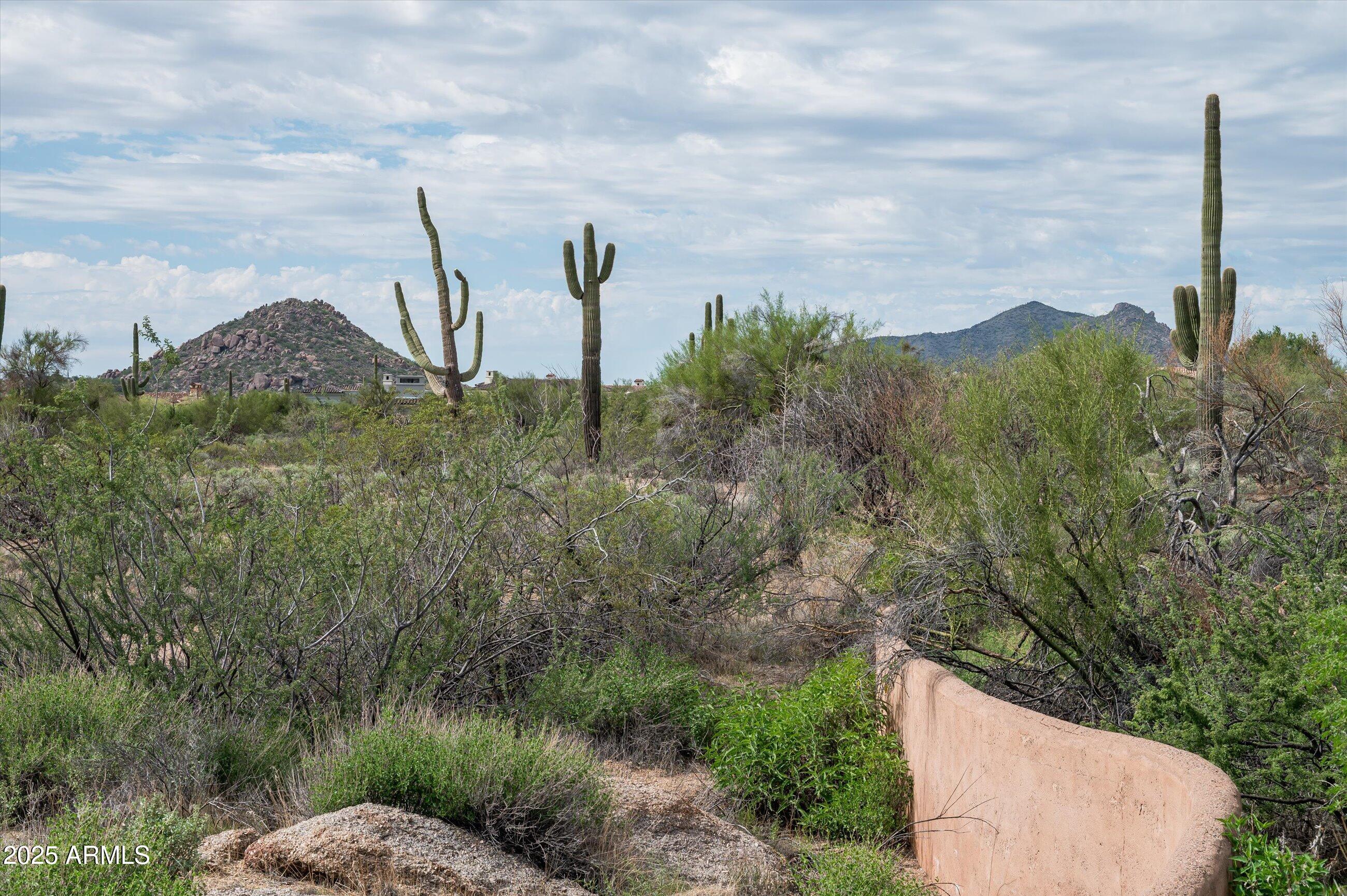 WHISPER ROCK - Land
