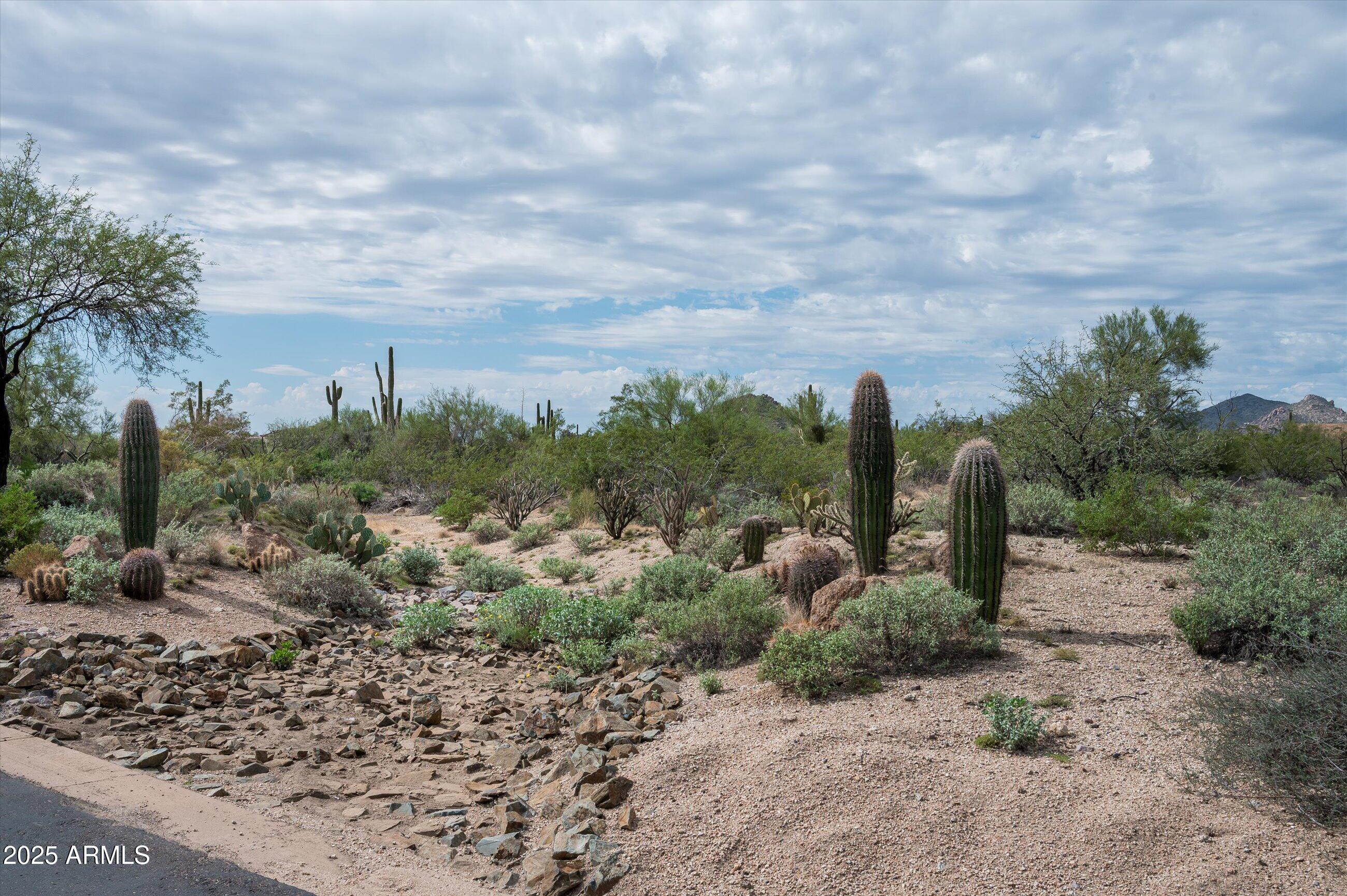 WHISPER ROCK - Land