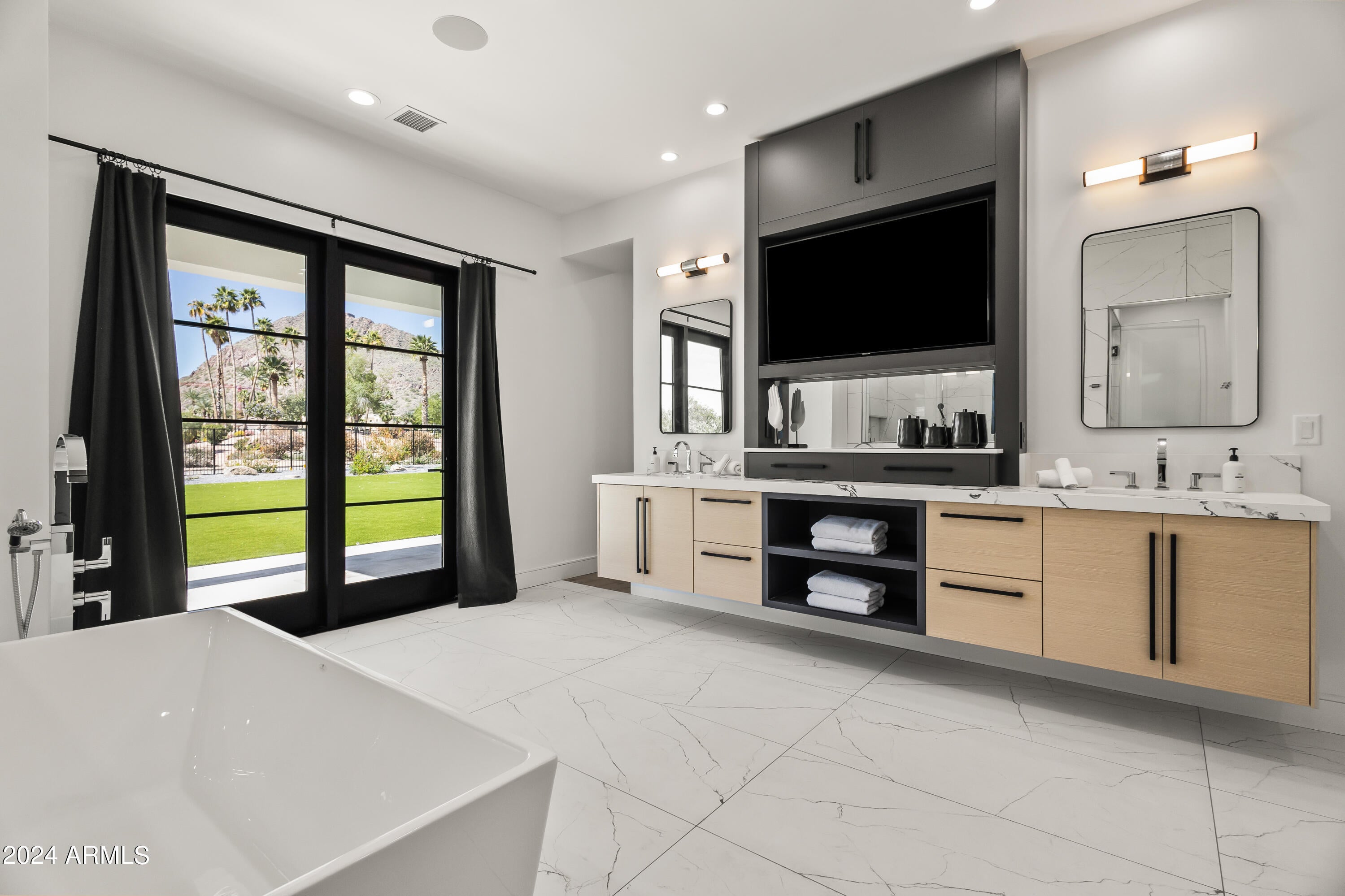 CAMELBACK CLUB ESTATES - Residential