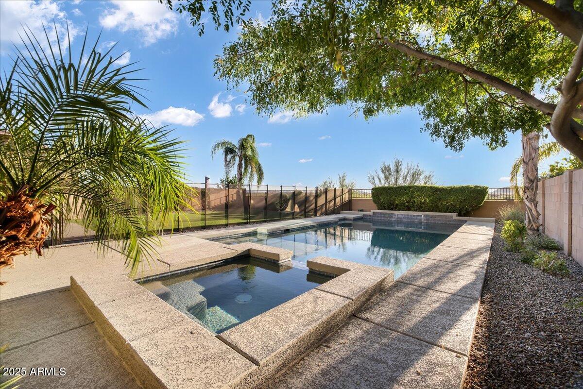 Ridgeview Estates at Desert Ridge - Residential