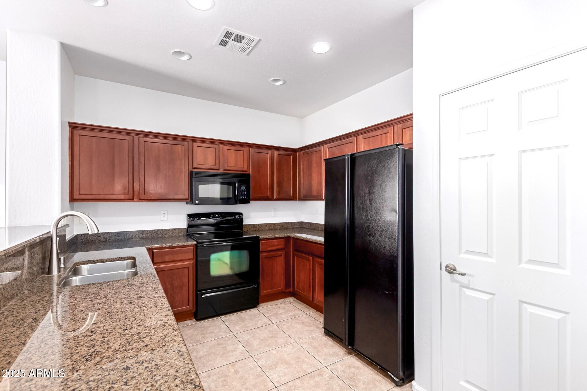 HIGHLAND GROVES AT MORRISON RANCH - Residential